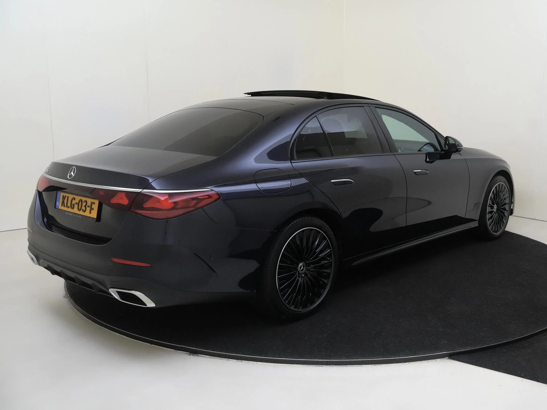 Mercedes-Benz E-Klasse met kenteken 22100 – autofoto 5