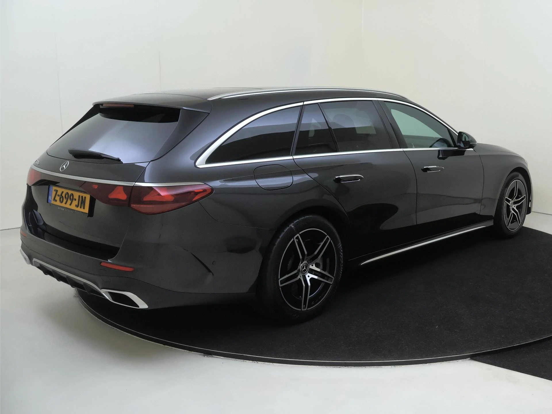 Mercedes-Benz E-Klasse met kenteken 06100 – autofoto 5