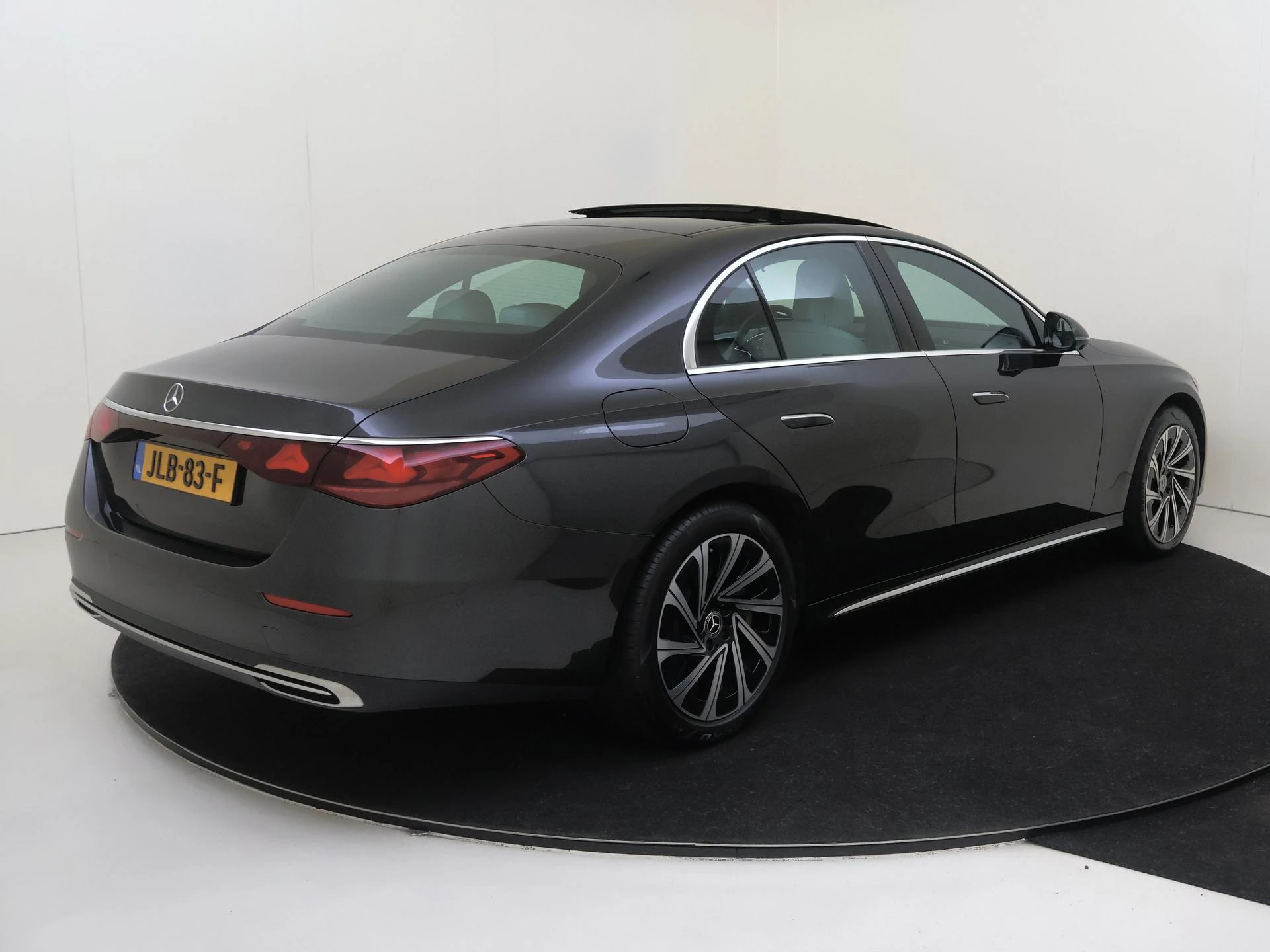 Mercedes-Benz E-Klasse met kenteken 26100 – autofoto 5