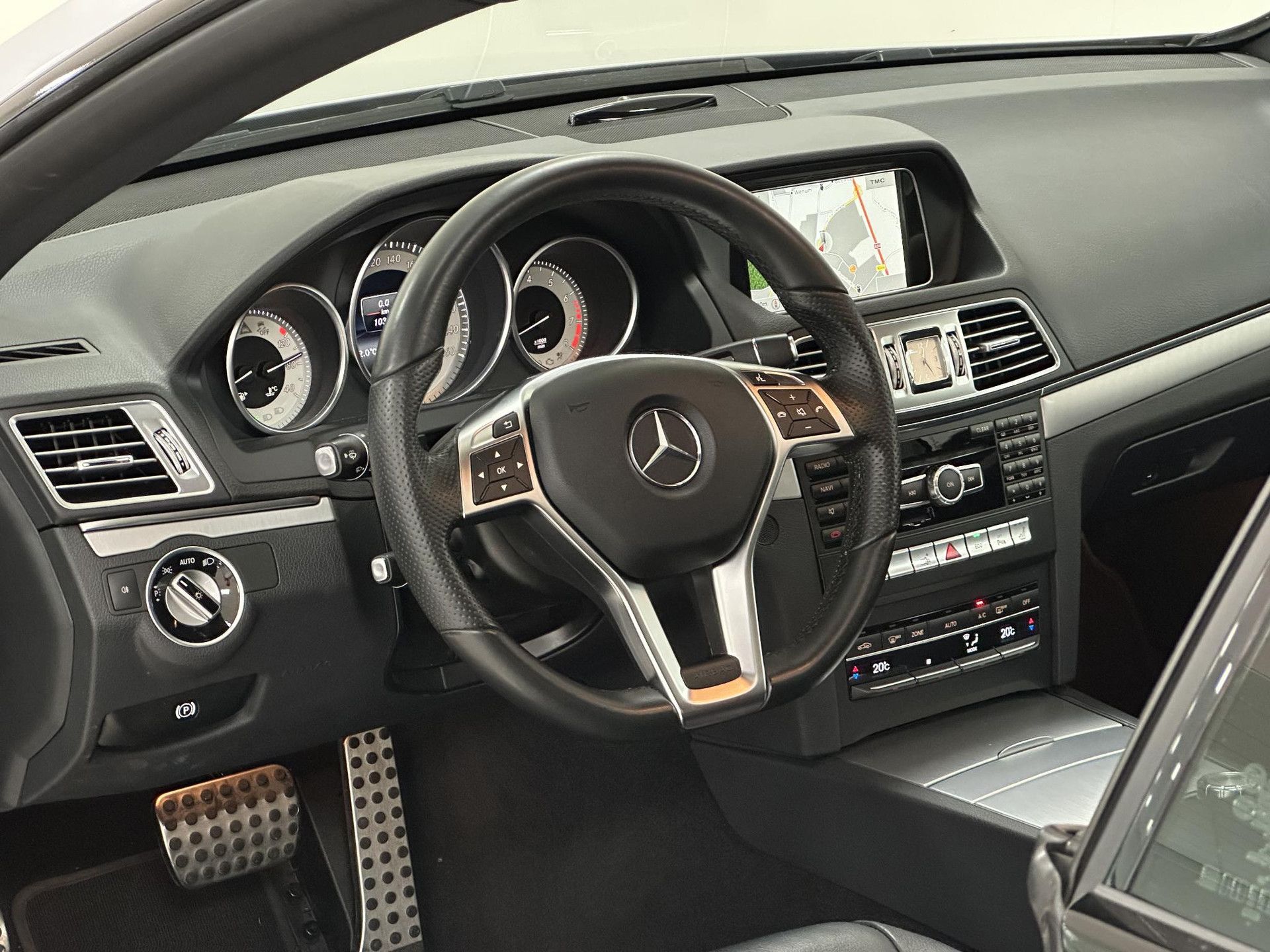 Mercedes-Benz E-Klasse met kenteken K-258-PX – interieur