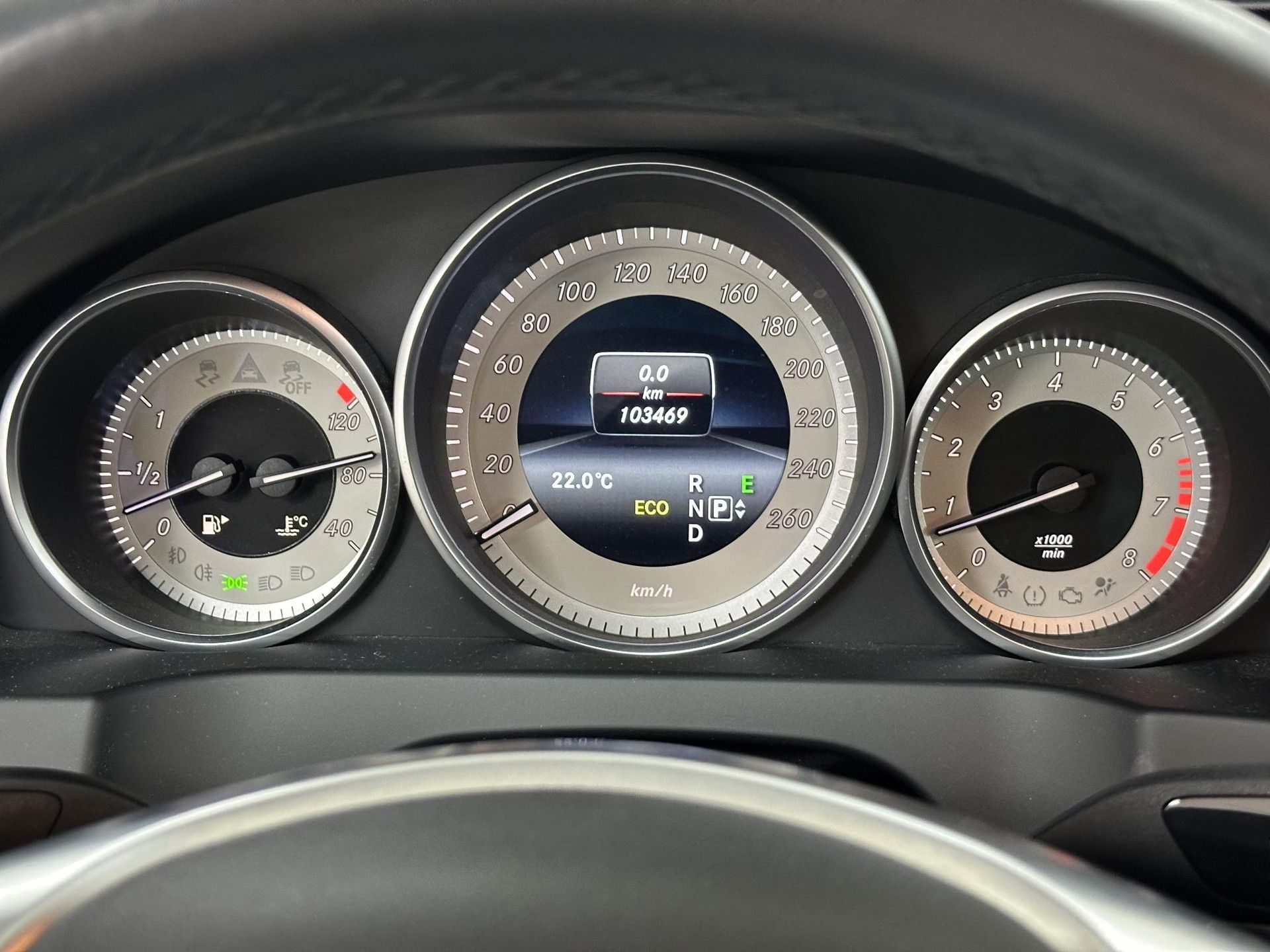 Mercedes-Benz E-Klasse met kenteken K-258-PX – dashboard