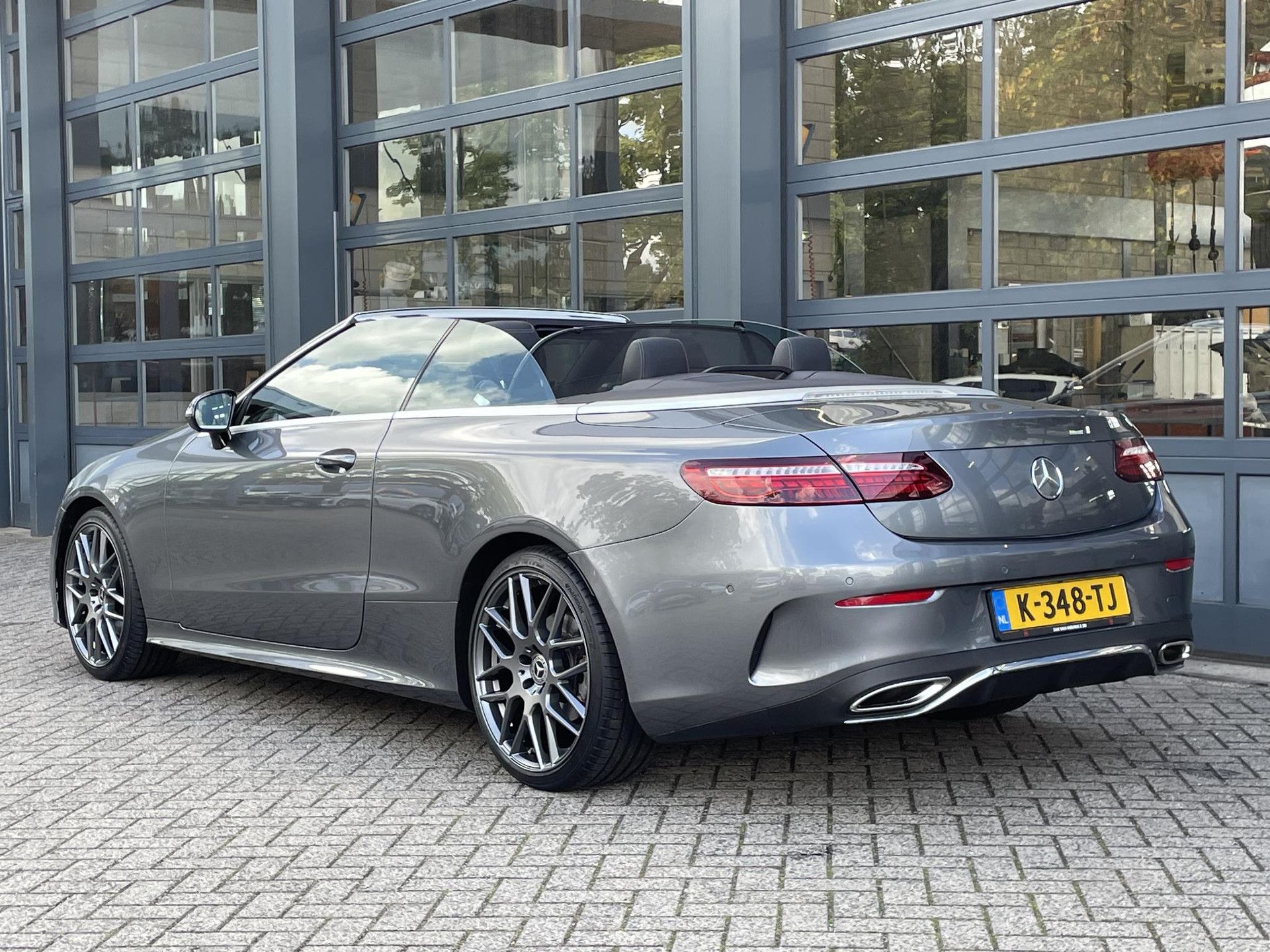 Mercedes-Benz E-Klasse met kenteken K-348-TJ – achteraanzicht