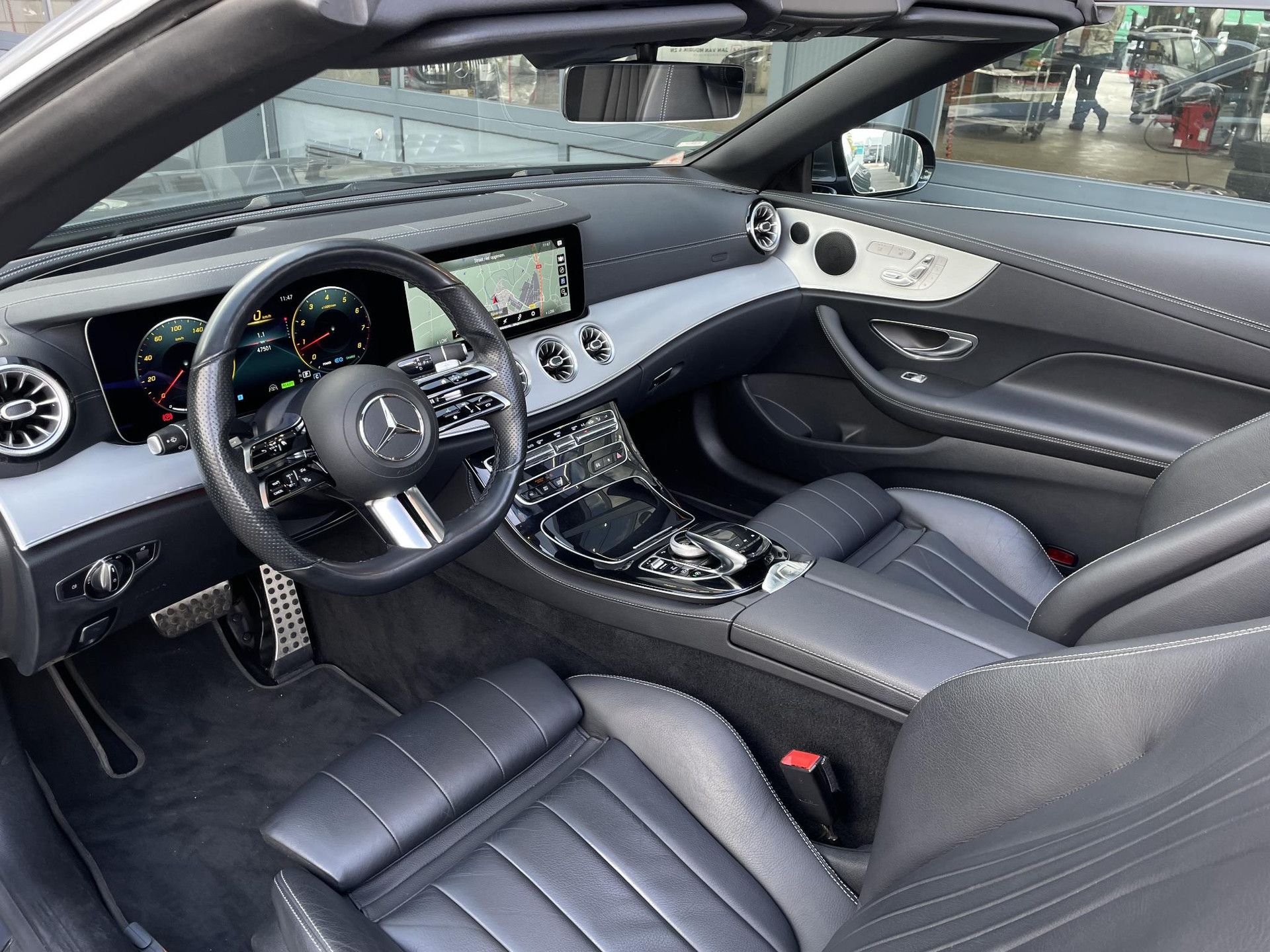 Mercedes-Benz E-Klasse met kenteken K-348-TJ – interieur