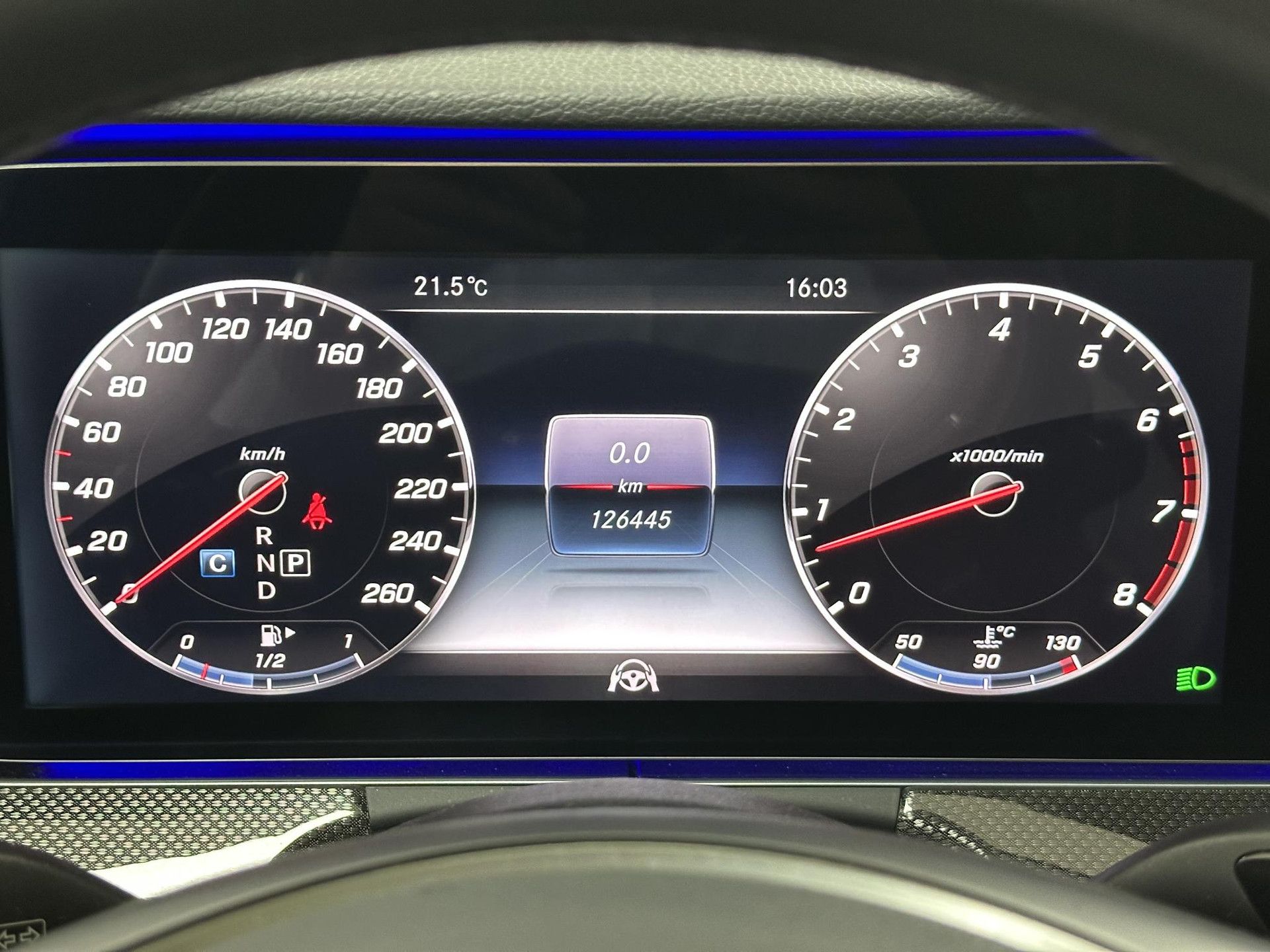 Mercedes-Benz E-Klasse met kenteken KJS-64-V – dashboard