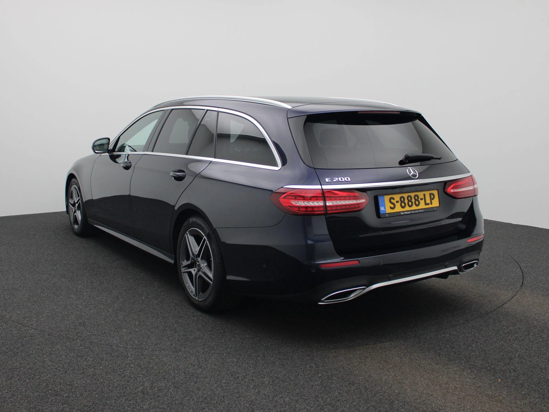 Mercedes-Benz E-Klasse met kenteken S-888-LP – autofoto 3