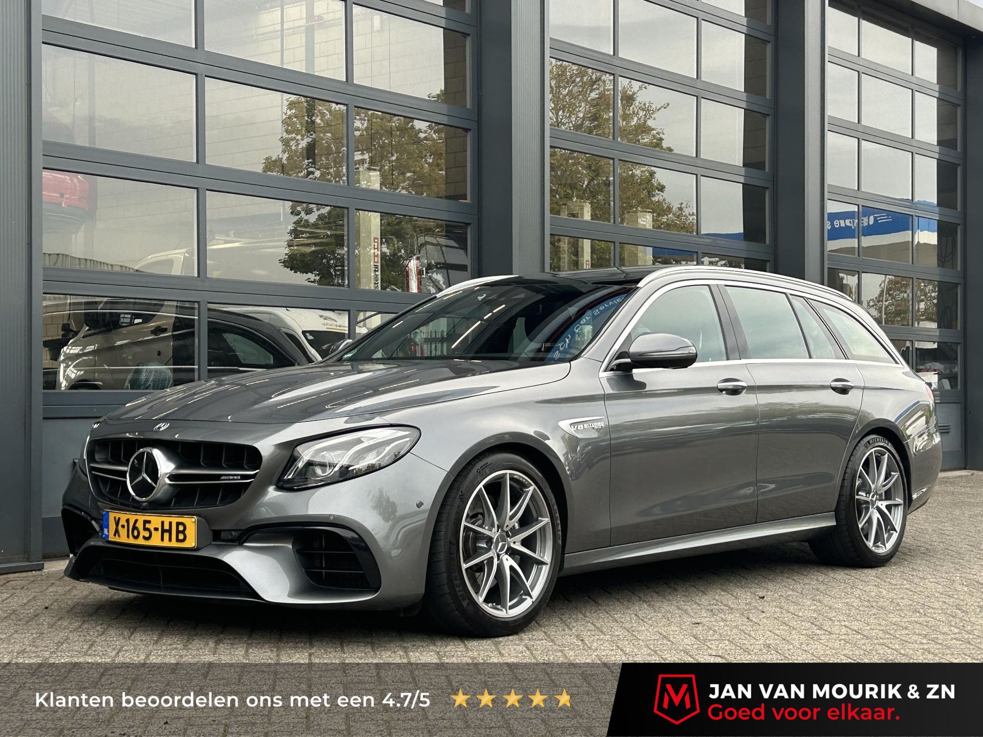 Mercedes-Benz E-Klasse met kenteken X-165-HB – vooraanzicht