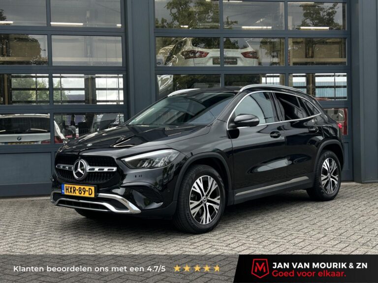 Mercedes-Benz GLA met kenteken HXR-89-D – vooraanzicht