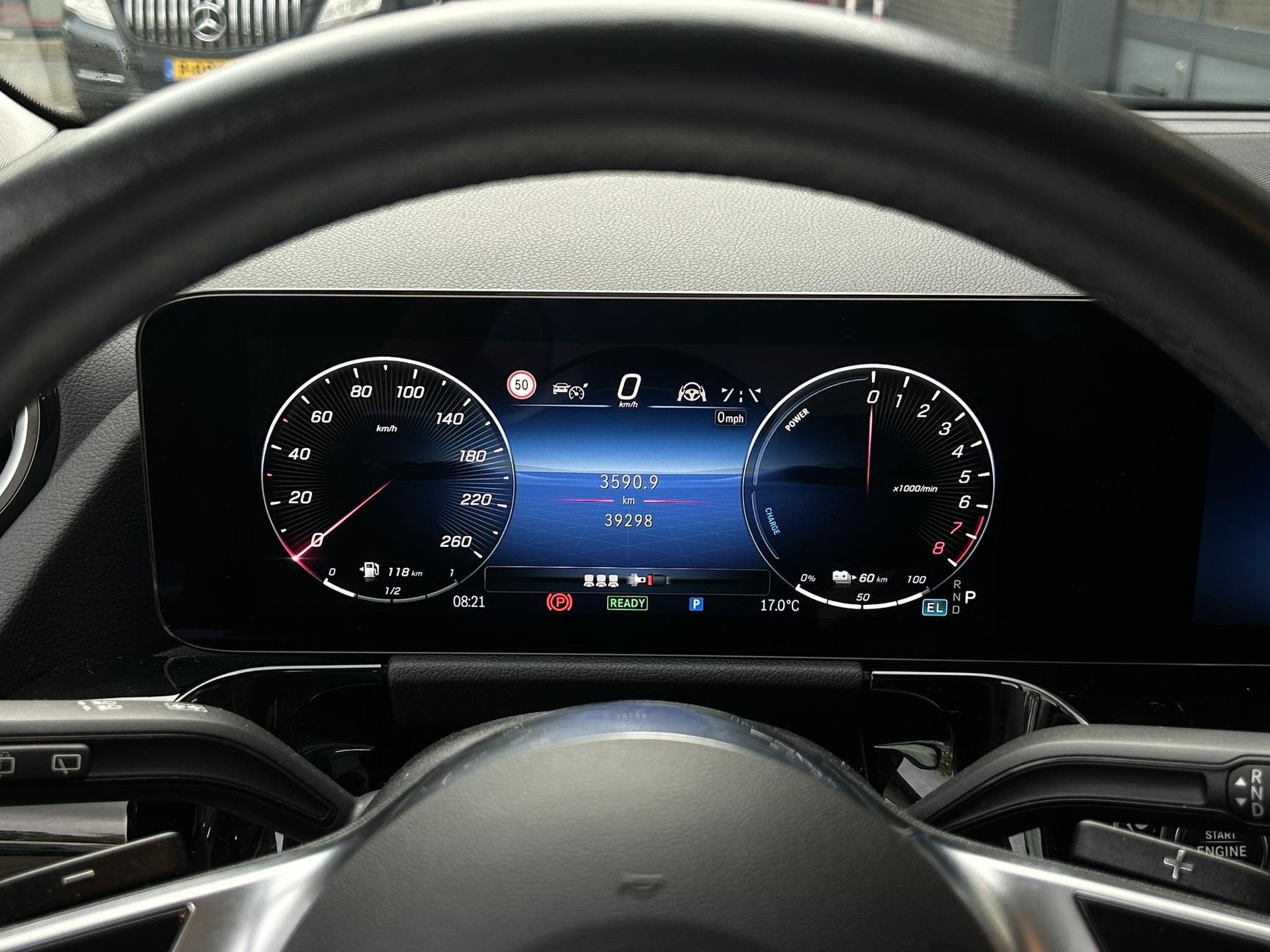 Mercedes-Benz GLA met kenteken HXR-89-D – detailfoto