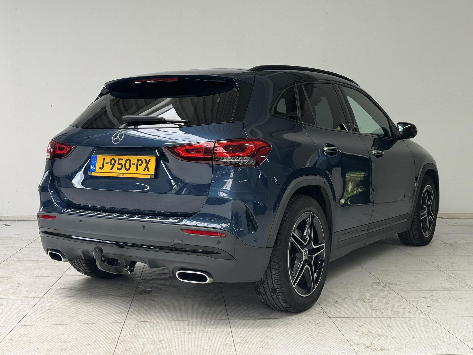 Mercedes-Benz GLA met kenteken J-950-PX – achteraanzicht