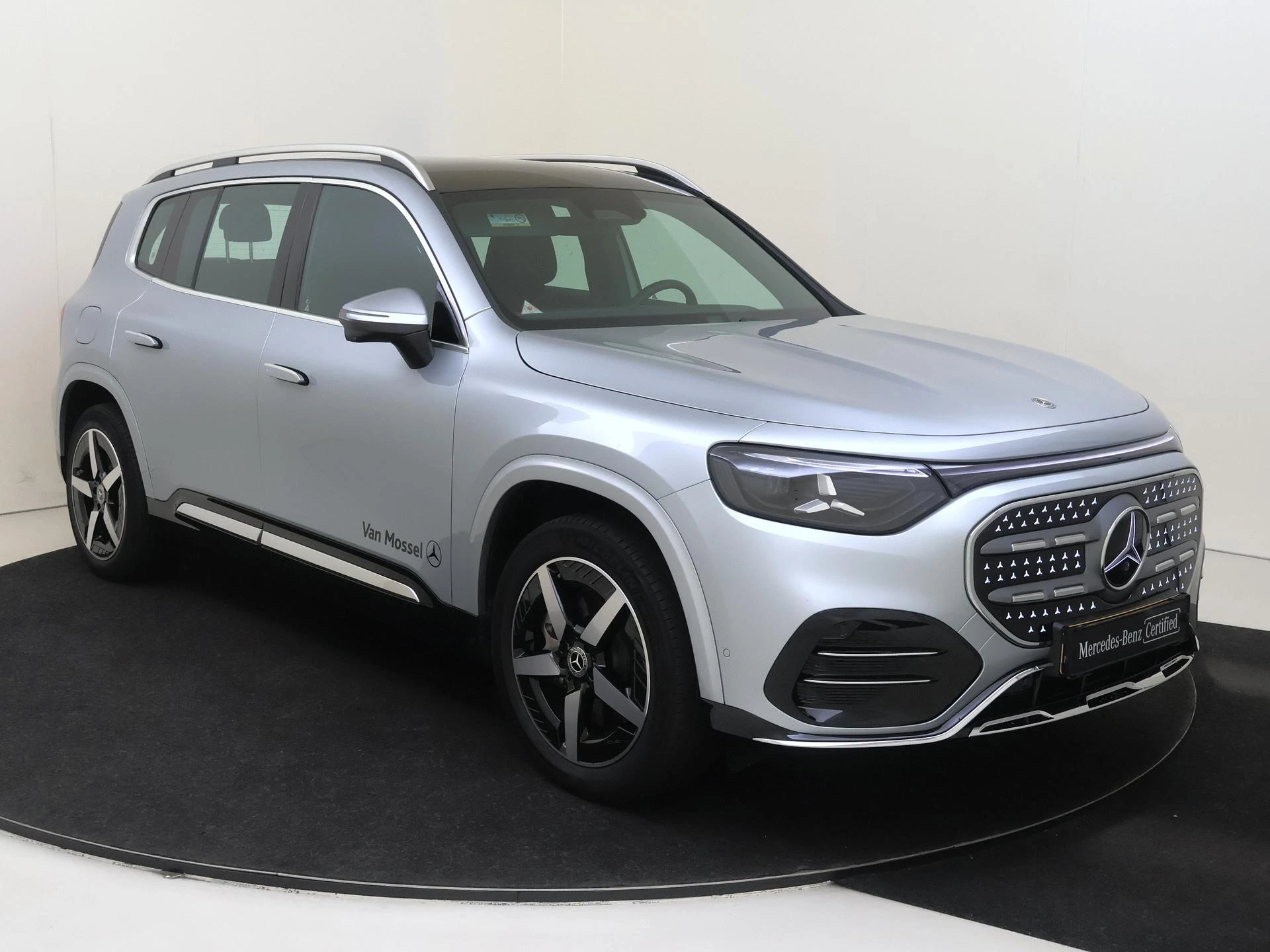 Mercedes-Benz GLB – autofoto 3