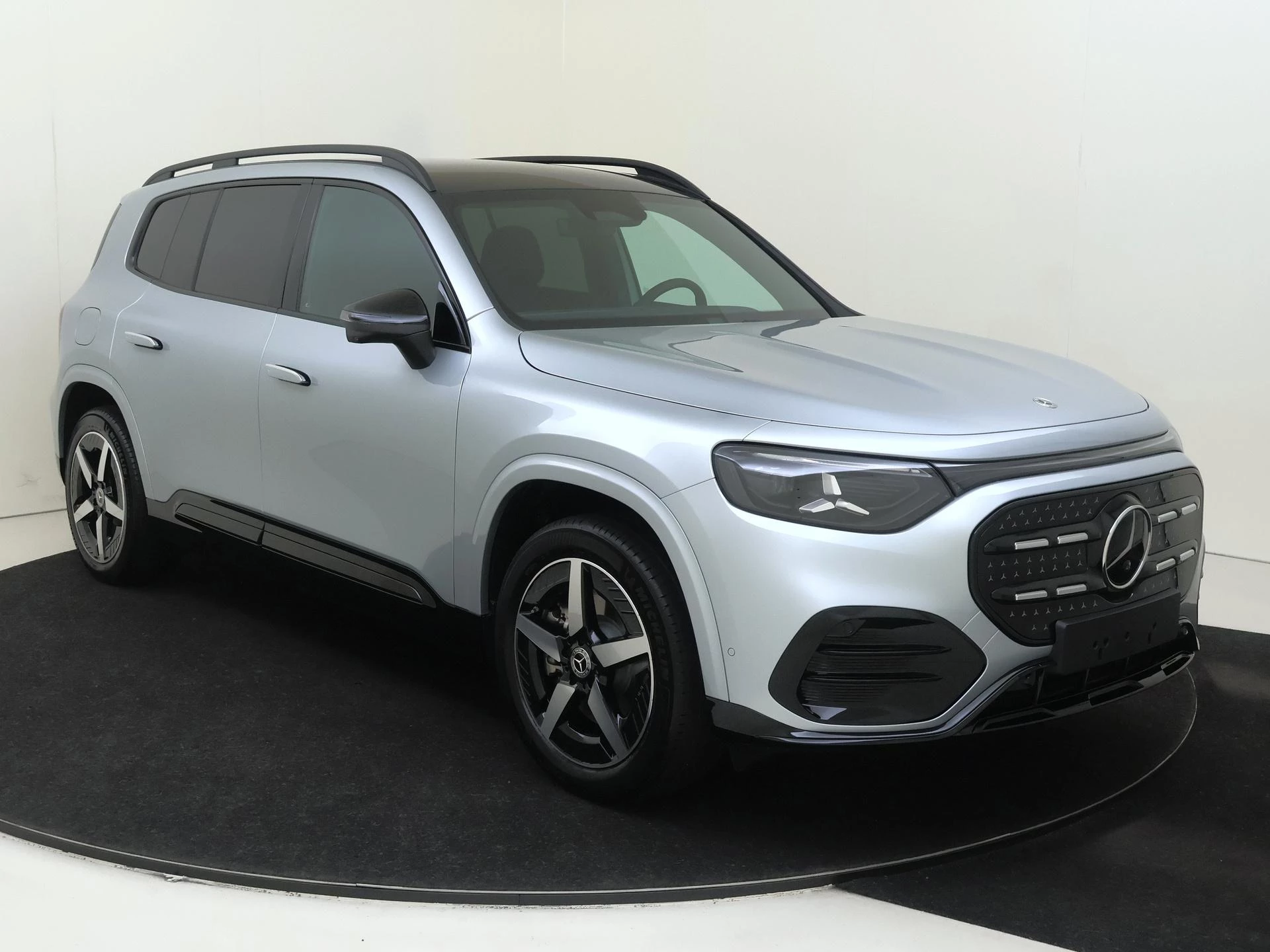 Mercedes-Benz GLB – autofoto 3