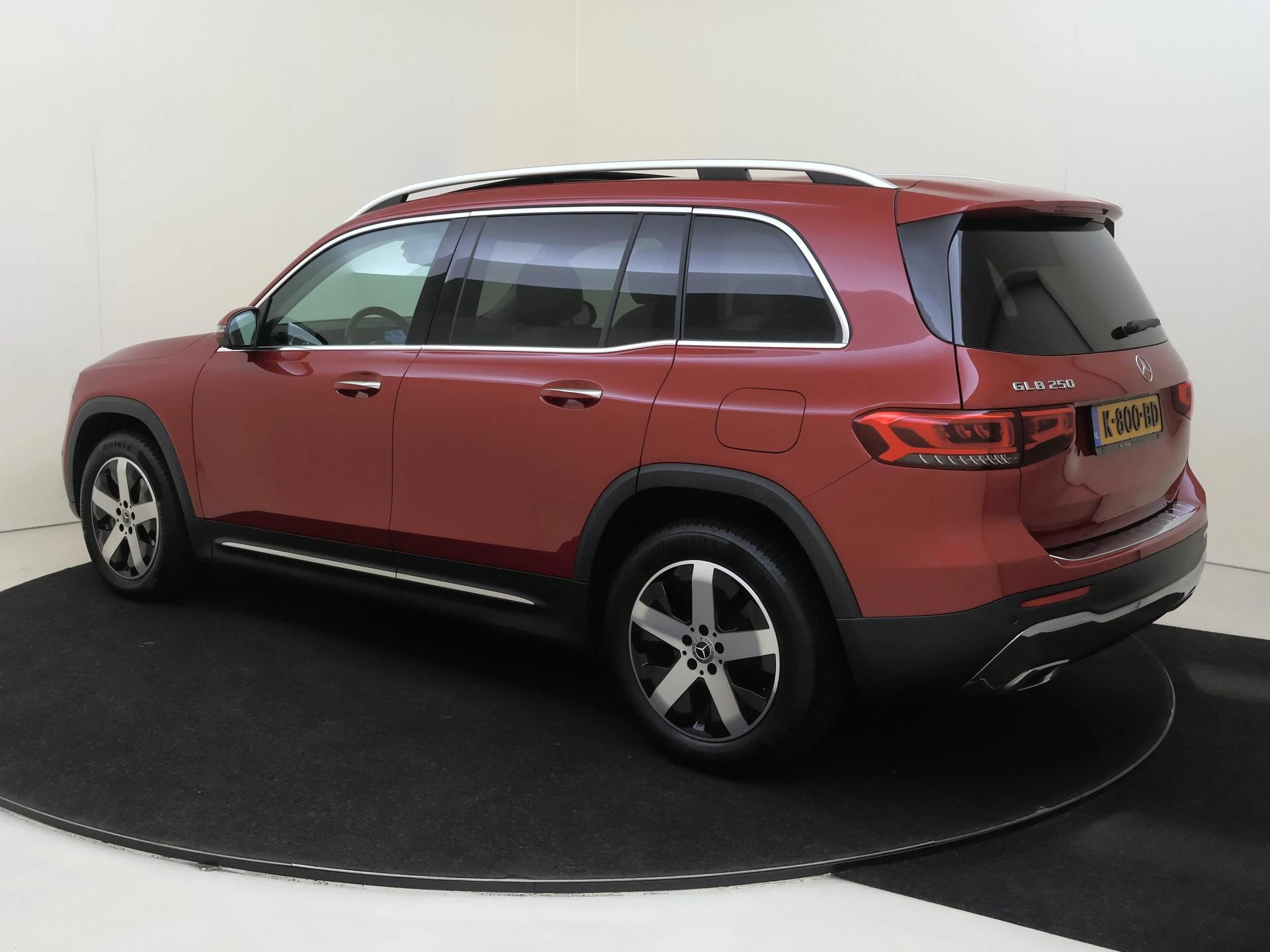 Mercedes-Benz GLB met kenteken K-800-BD – autofoto 4