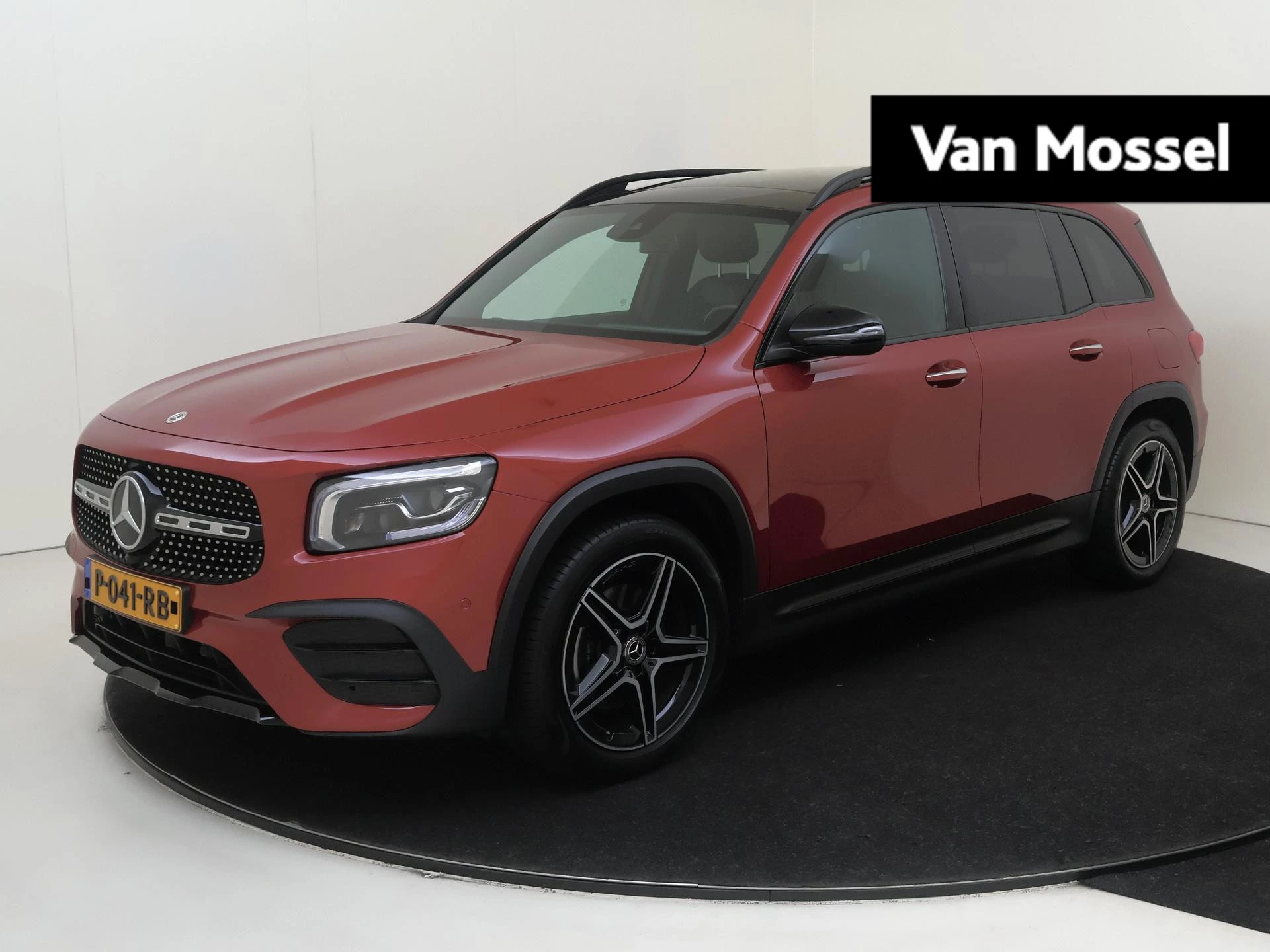 Mercedes-Benz GLB met kenteken P-041-RB – autofoto 2