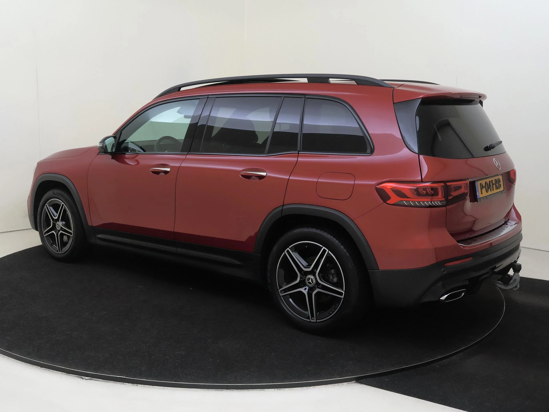 Mercedes-Benz GLB met kenteken P-041-RB – autofoto 4