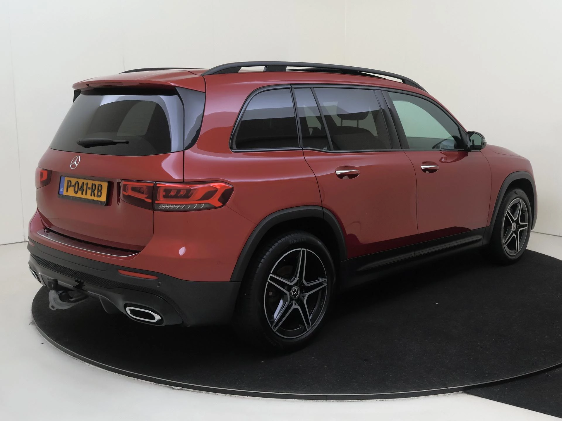 Mercedes-Benz GLB met kenteken P-041-RB – autofoto 5