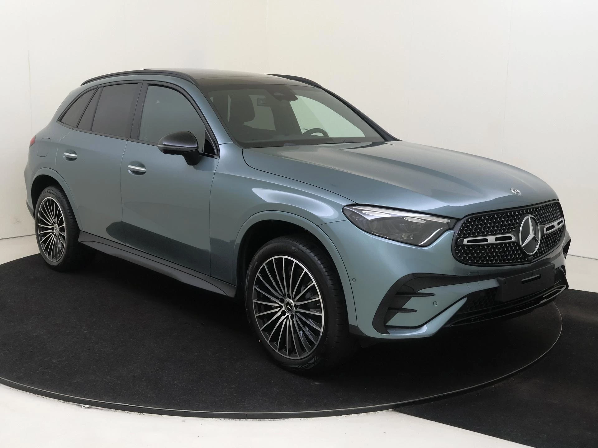 Mercedes-Benz GLC met kenteken 127 – autofoto 3