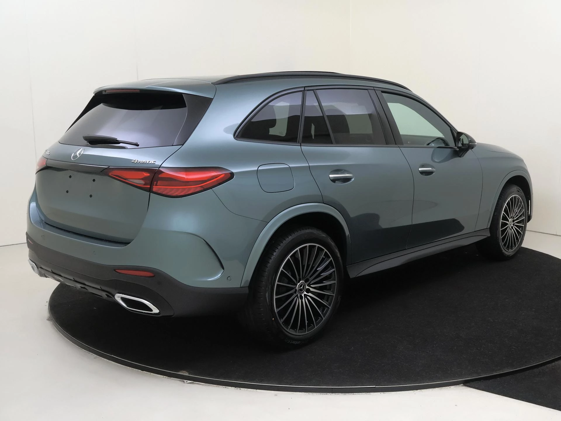 Mercedes-Benz GLC met kenteken 127 – autofoto 5