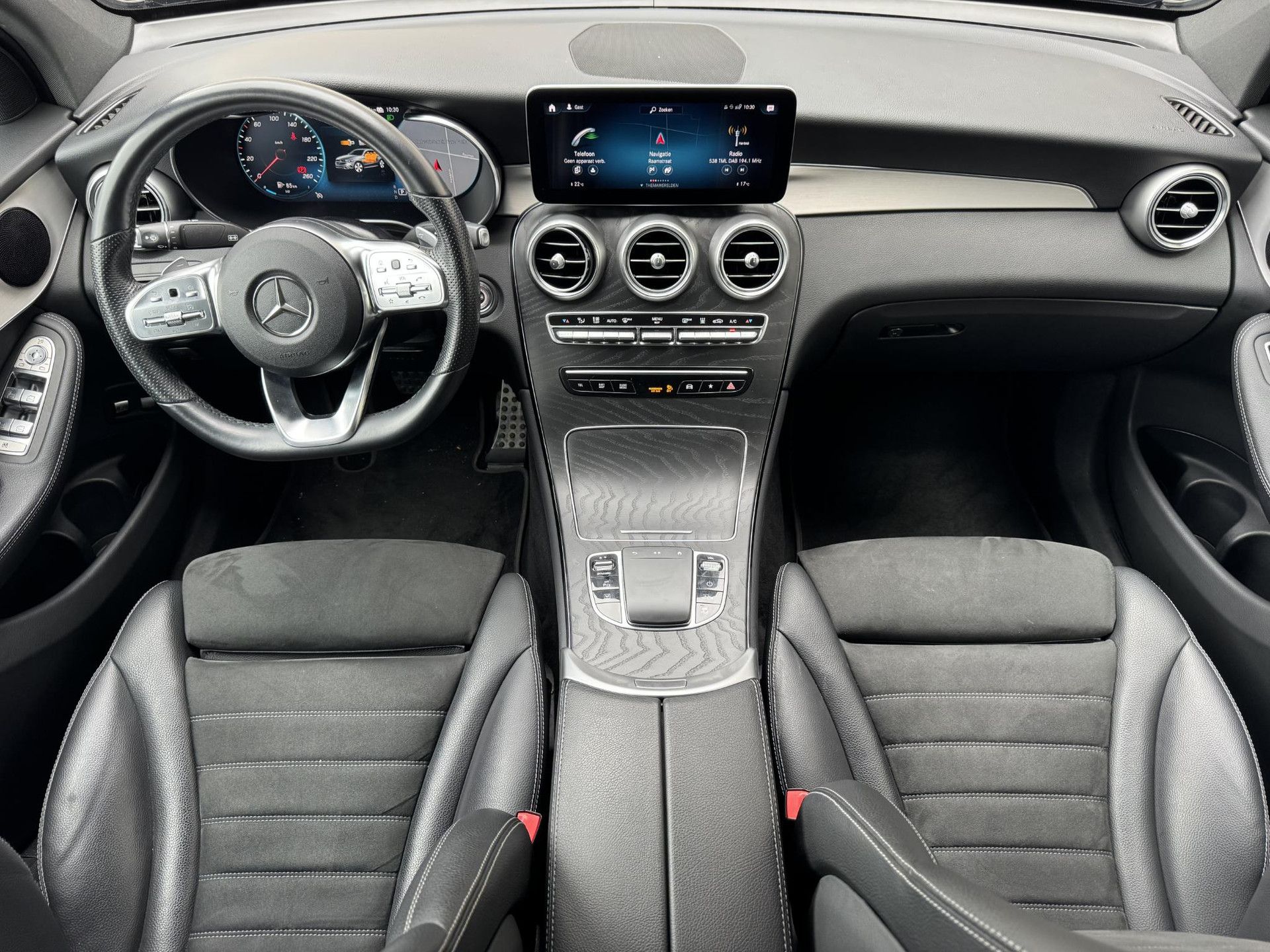 Mercedes-Benz GLC met kenteken K-596-SL – interieur