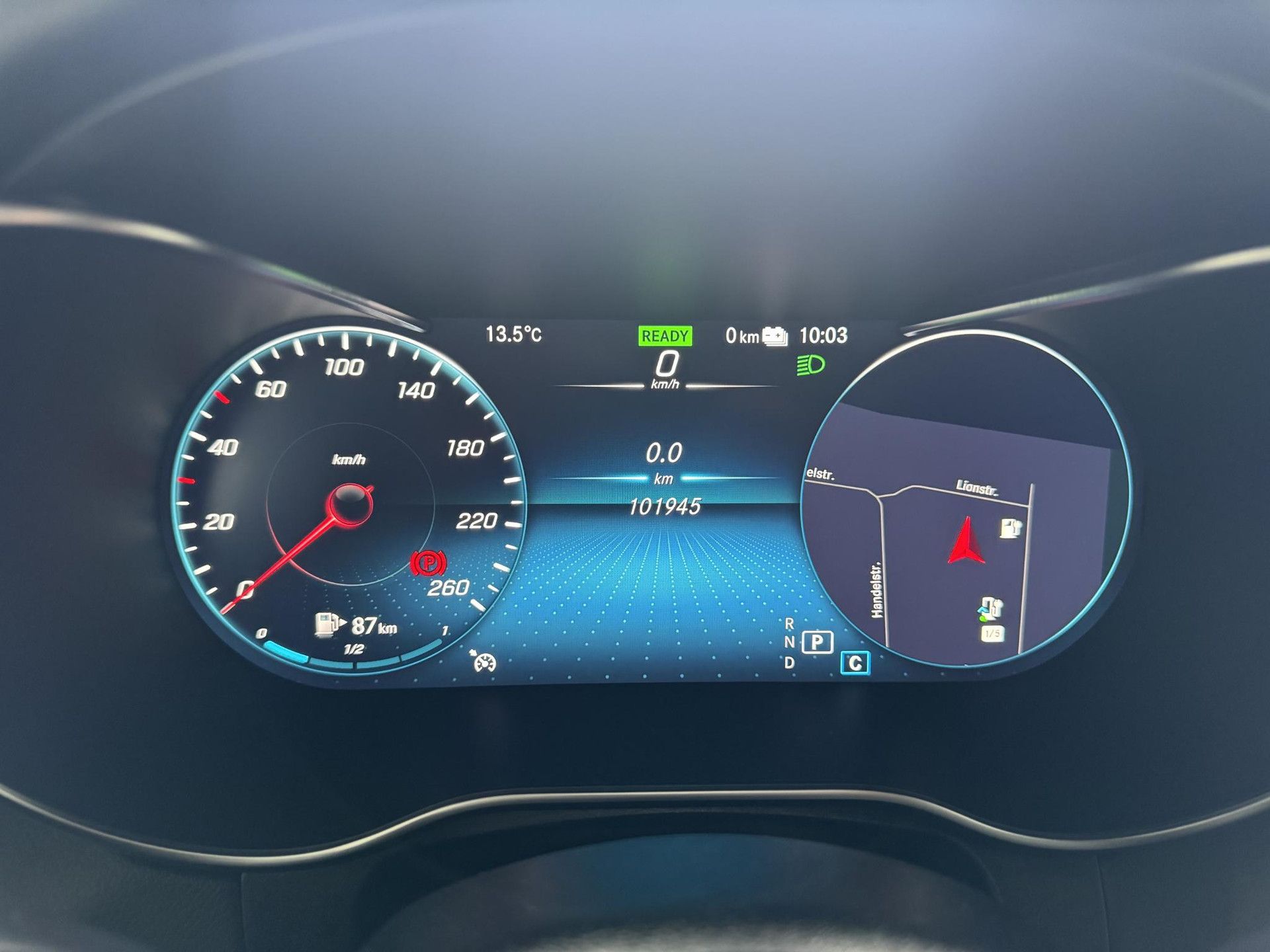 Mercedes-Benz GLC met kenteken K-596-SL – dashboard
