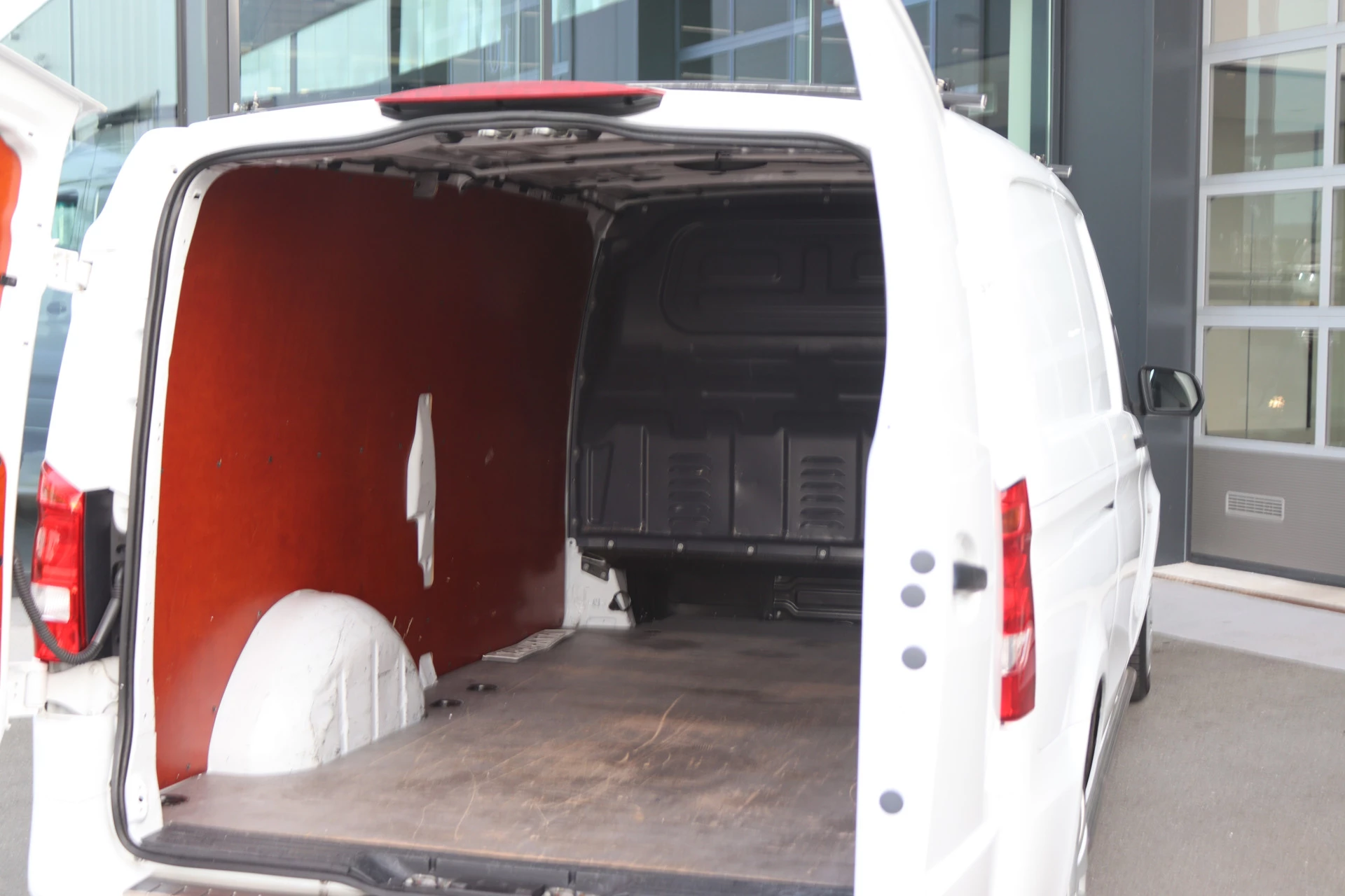 Mercedes-Benz Vito met kenteken 56100 – autofoto 5