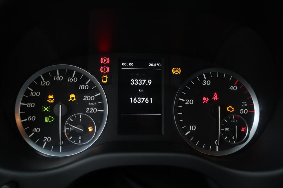 Mercedes-Benz Vito met kenteken VR-762-G – dashboard