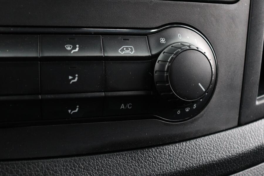 Mercedes-Benz Vito met kenteken VR-762-G – detailfoto