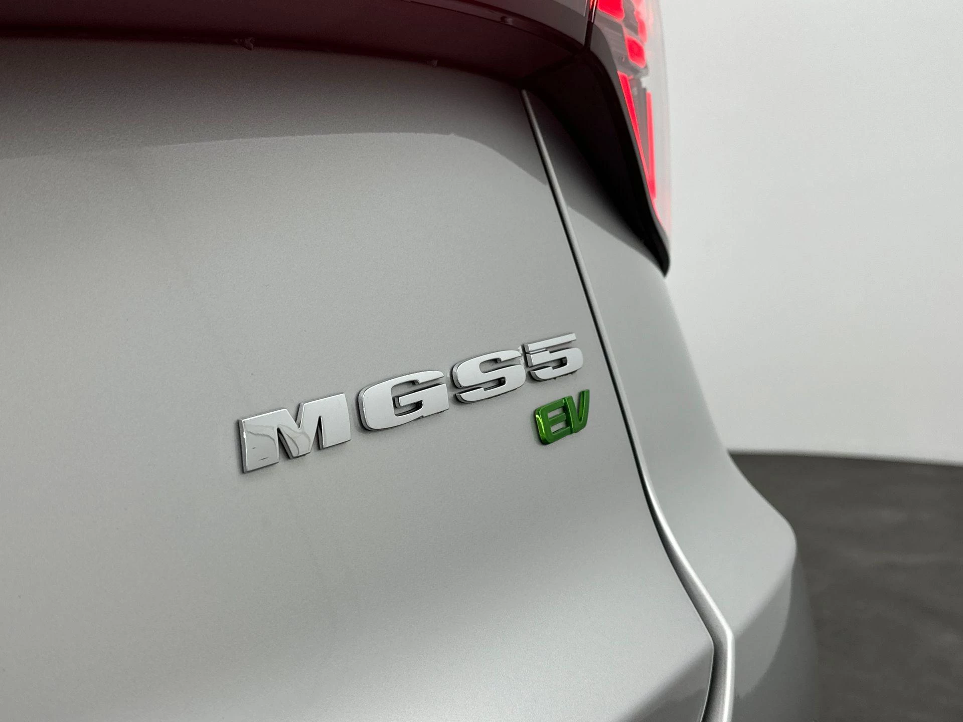 MG MGS5EV – autofoto 5