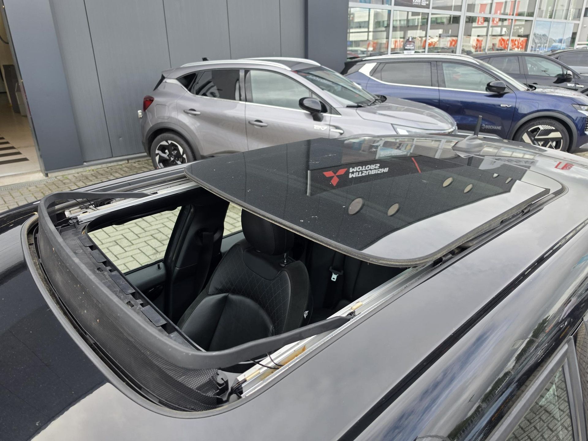 MINI 5-Deurs met kenteken HS-052-X – interieur
