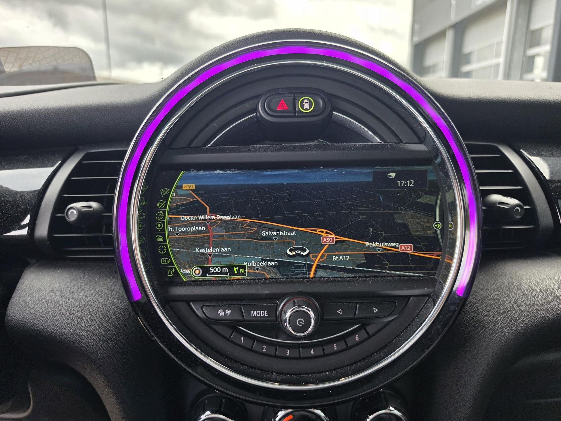 MINI 5-Deurs met kenteken HS-052-X – dashboard