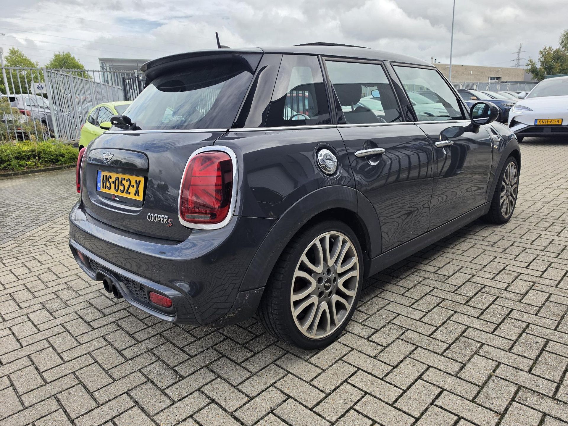 MINI 5-Deurs met kenteken HS-052-X – detailfoto