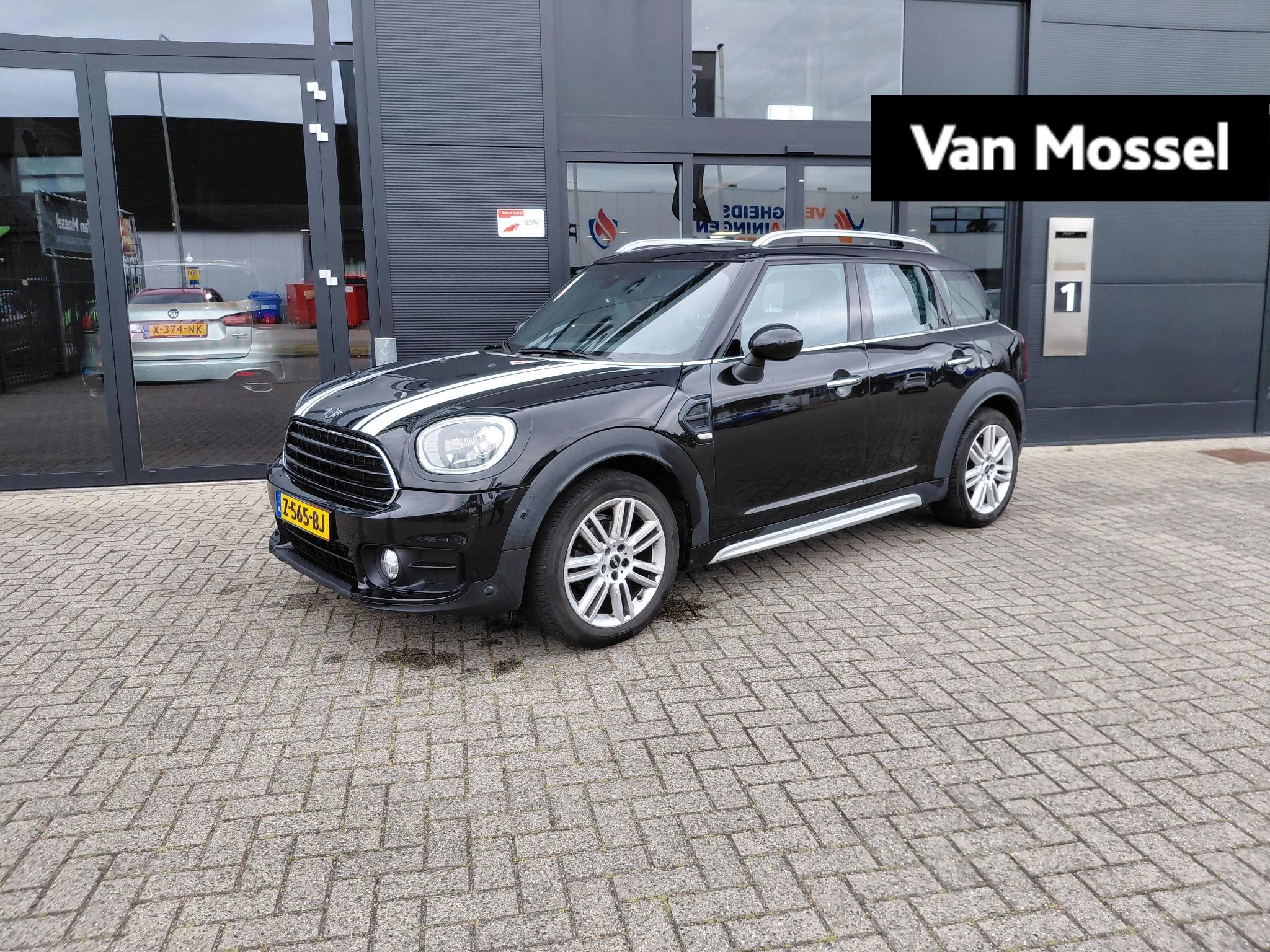 MINI Countryman met kenteken 55100 – autofoto 2