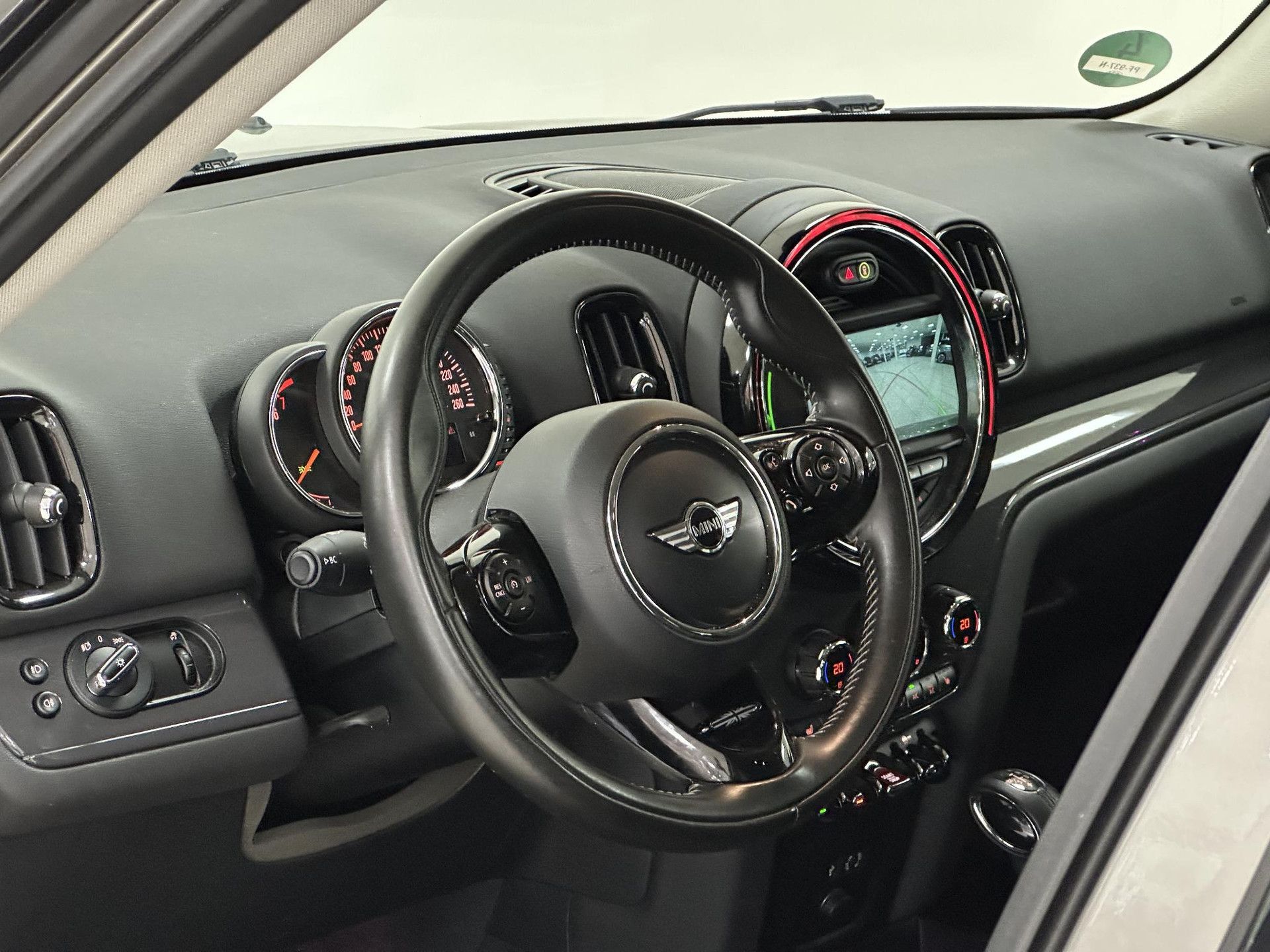 MINI Countryman met kenteken PF-937-N – interieur