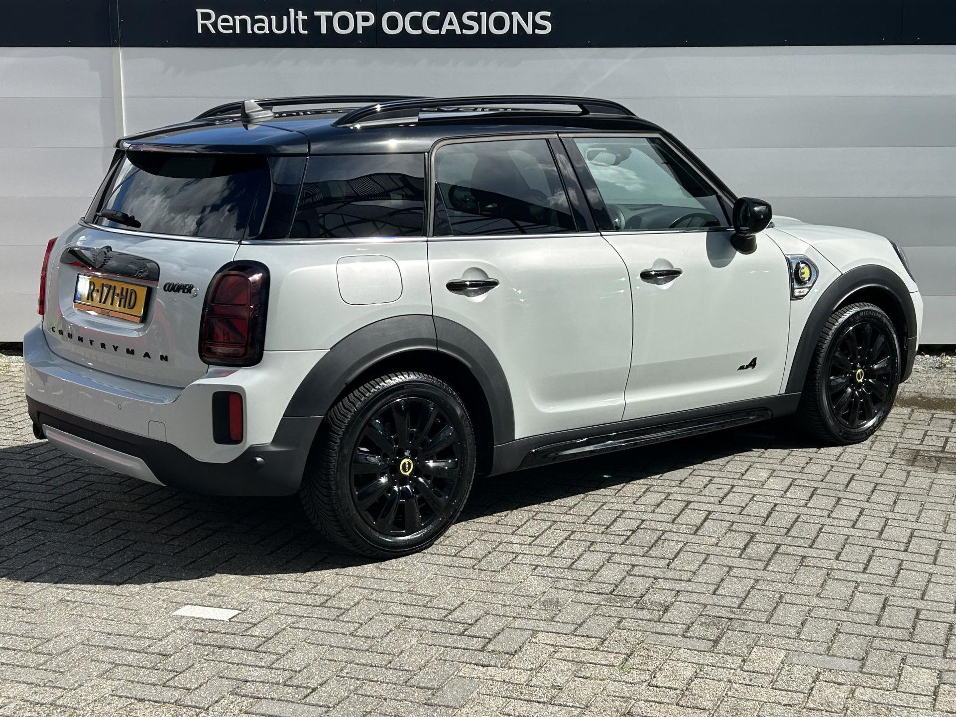 MINI Countryman met kenteken R-171-HD – achteraanzicht