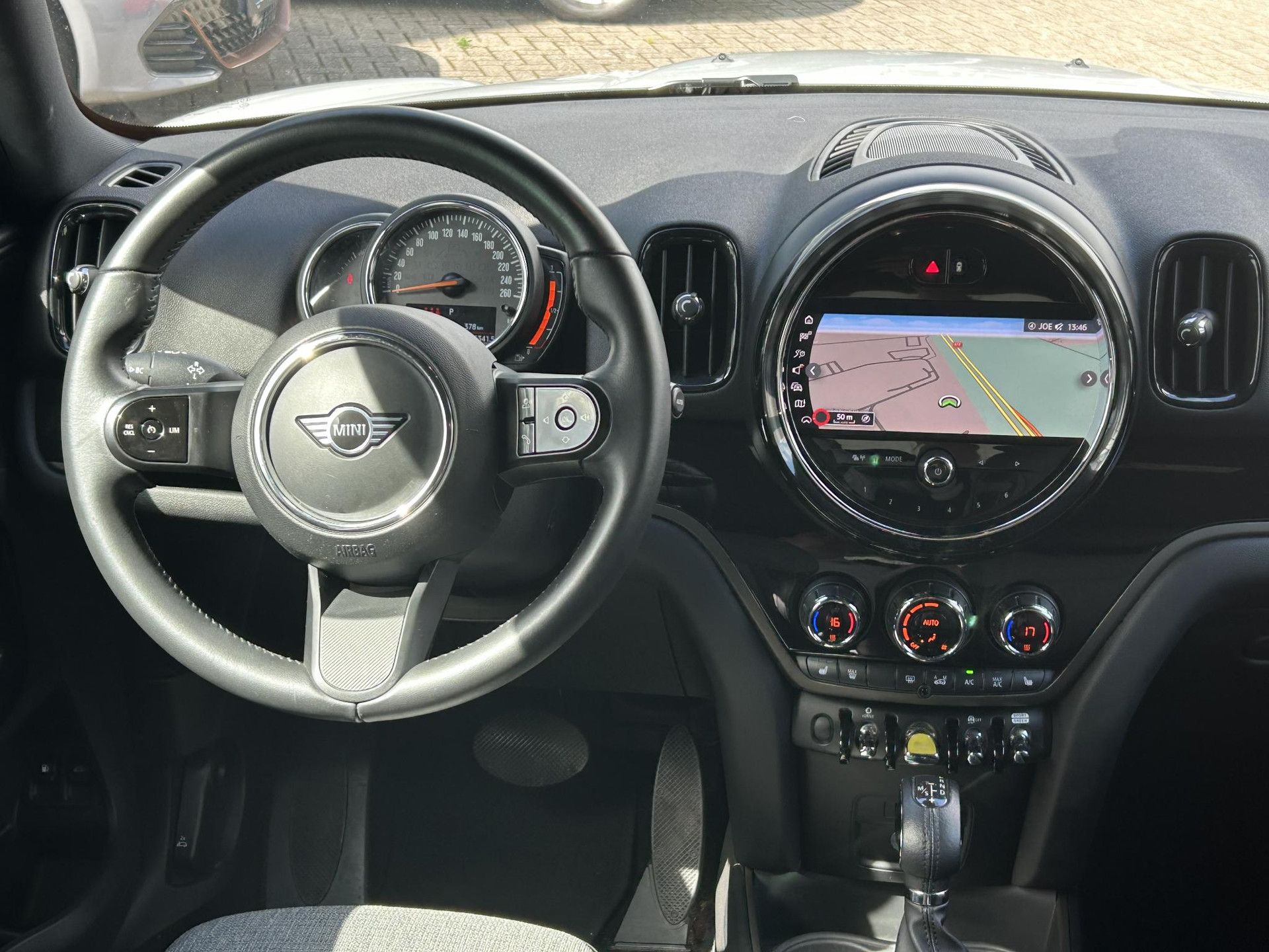 MINI Countryman met kenteken R-171-HD – interieur