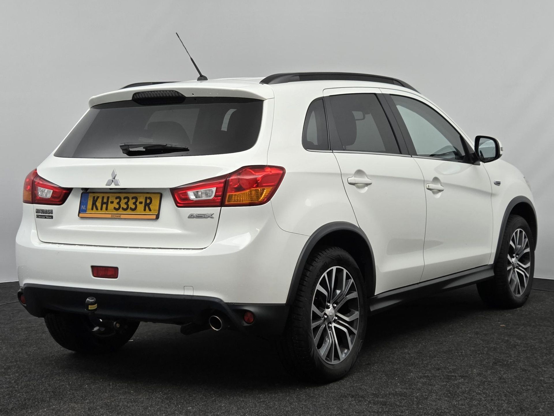 Mitsubishi ASX met kenteken KH-333-R – achteraanzicht