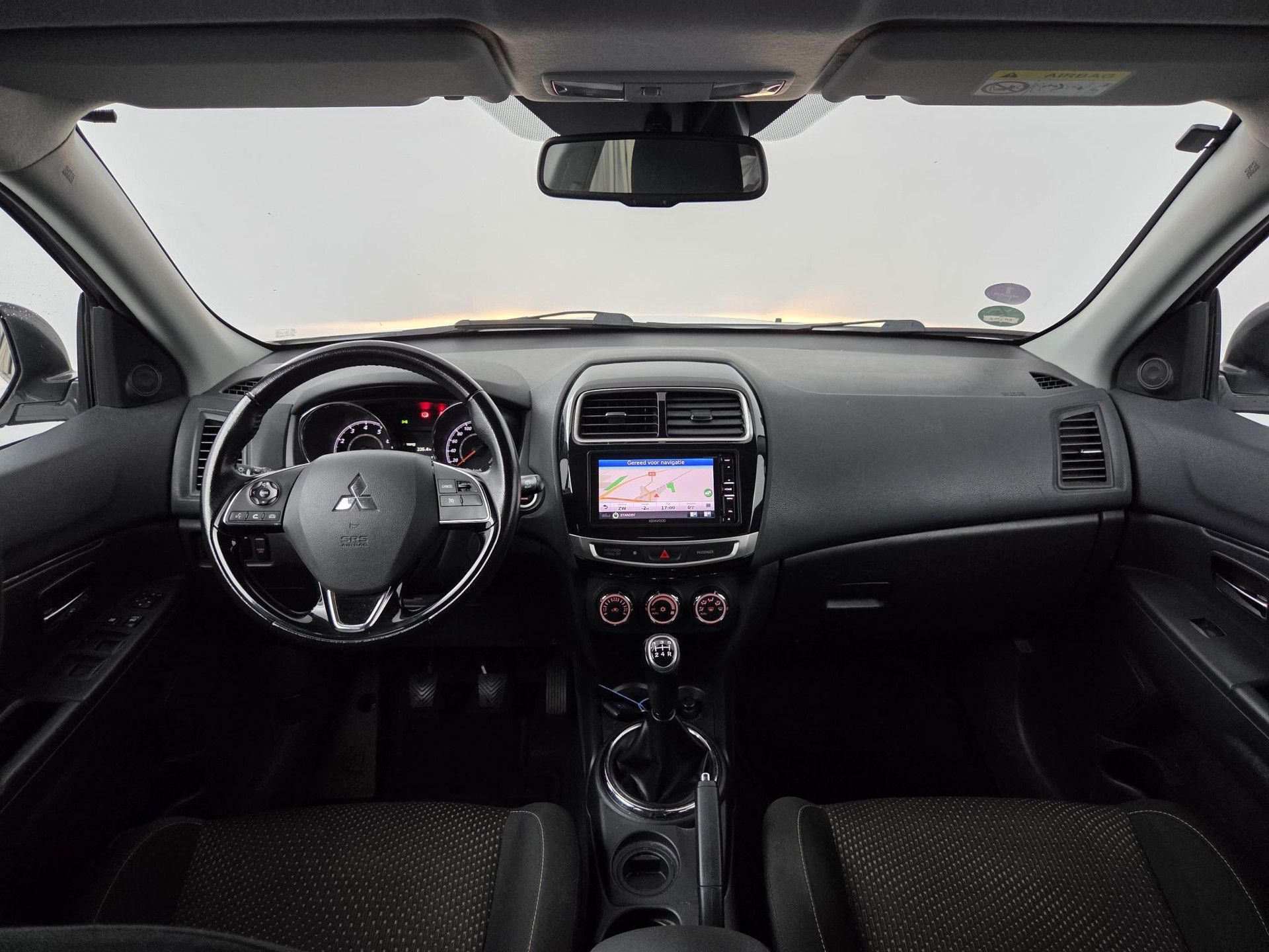 Mitsubishi ASX met kenteken KH-333-R – interieur