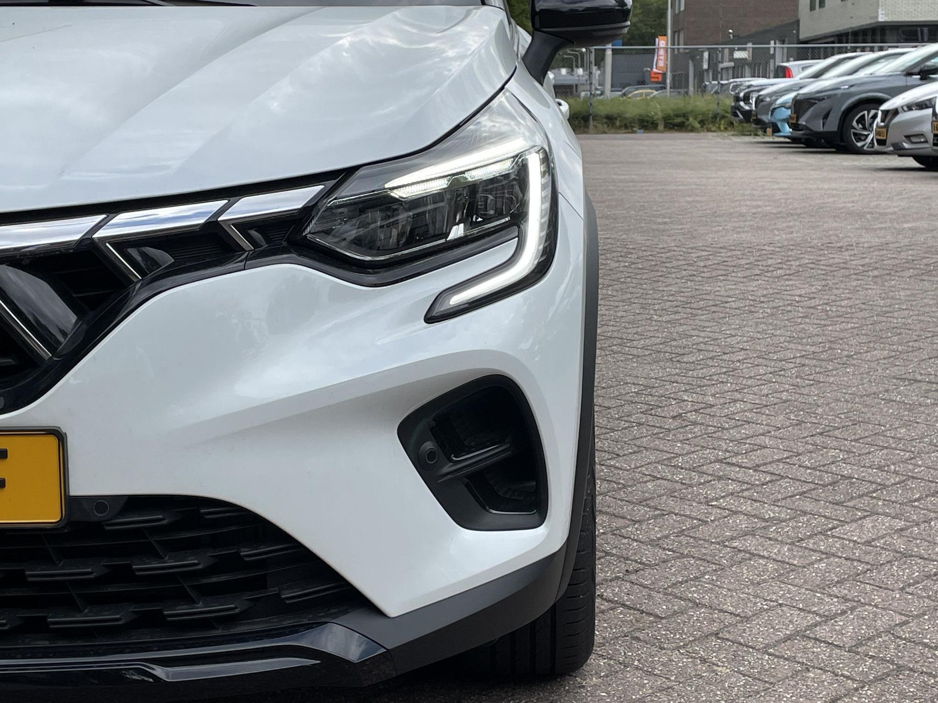 Mitsubishi ASX met kenteken X-214-JF – interieur