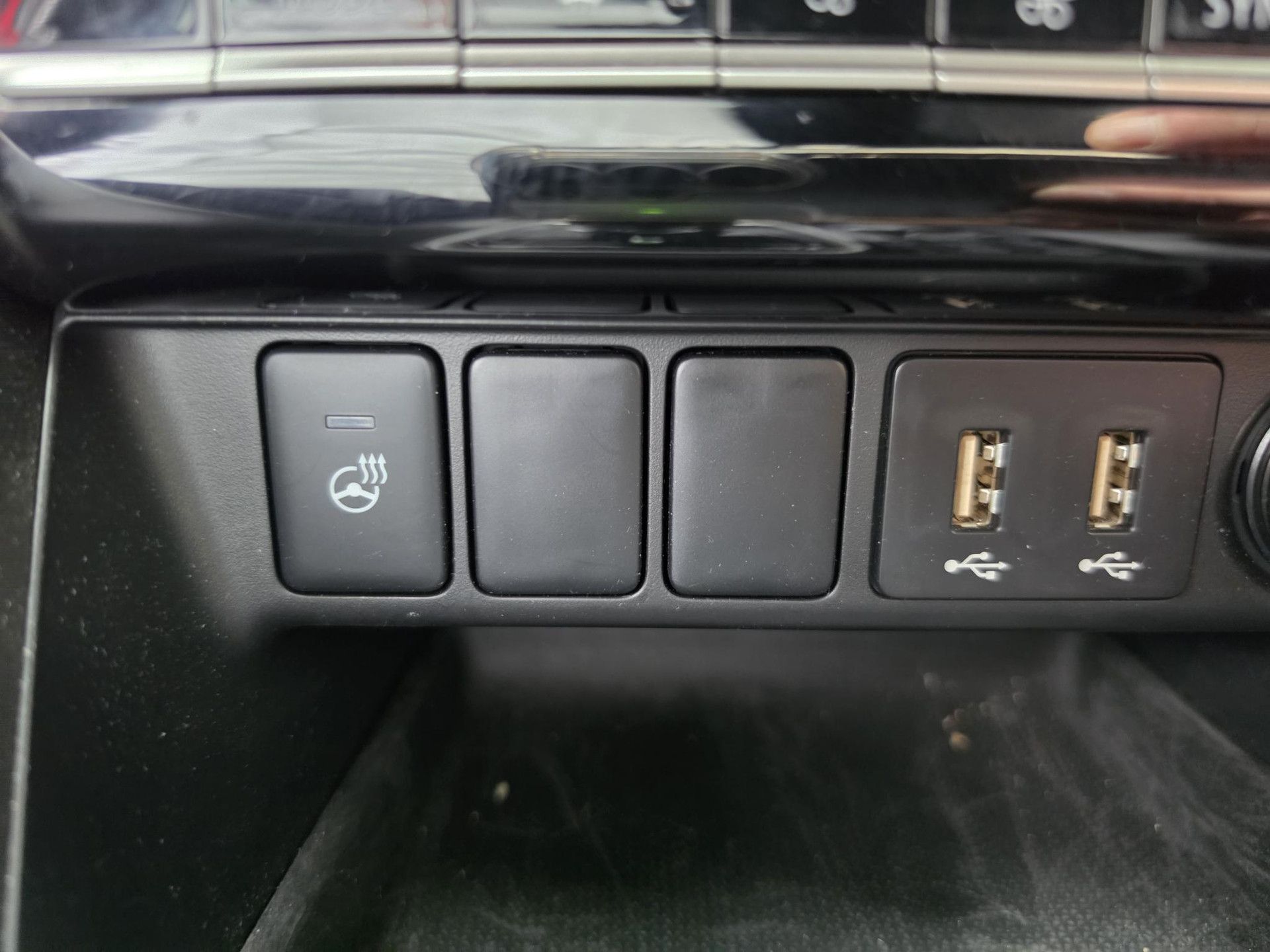 Mitsubishi EclipseCross met kenteken T-869-LG – detailfoto