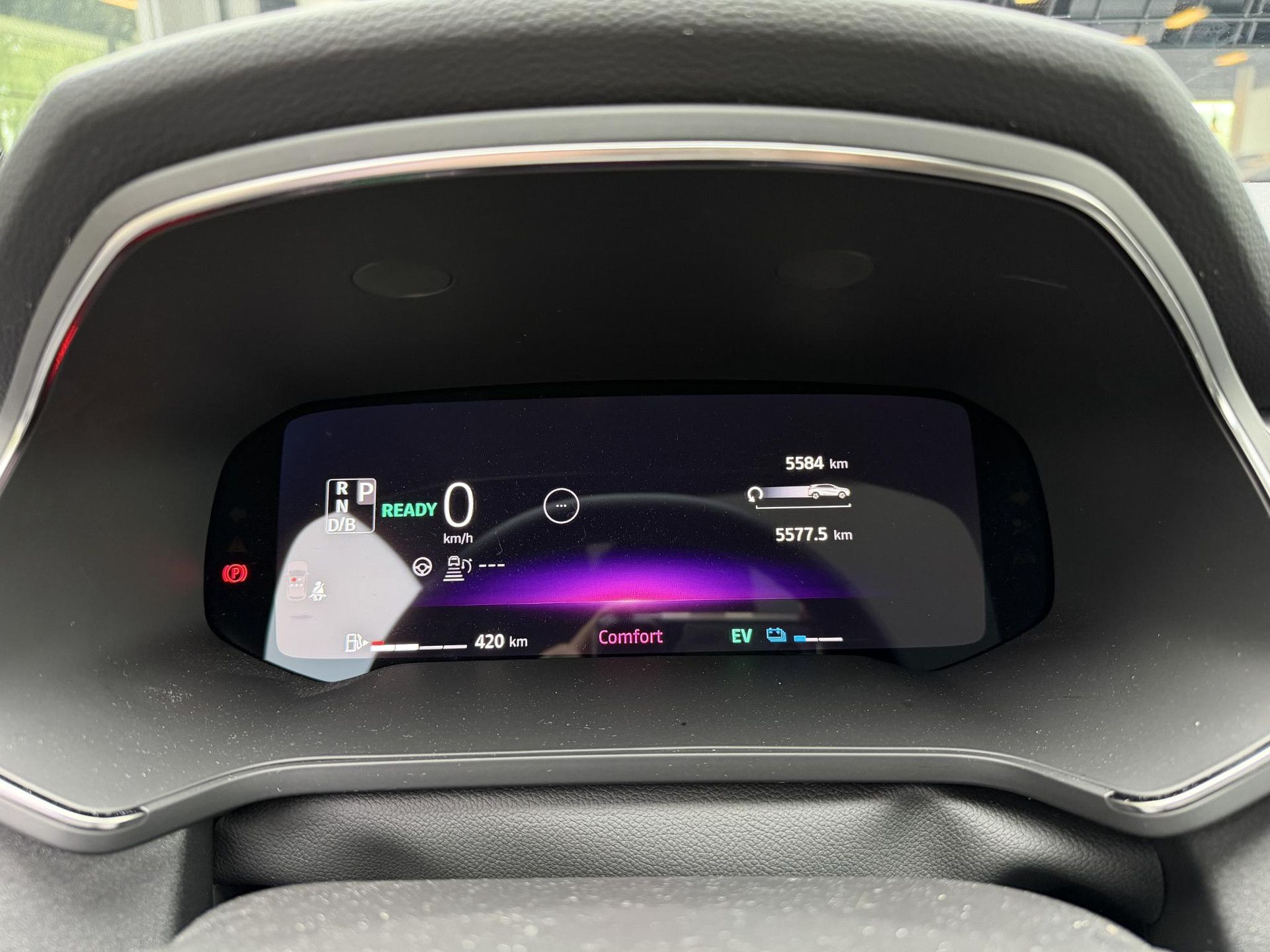 Mitsubishi Grandis met kenteken KNV-46-R – dashboard