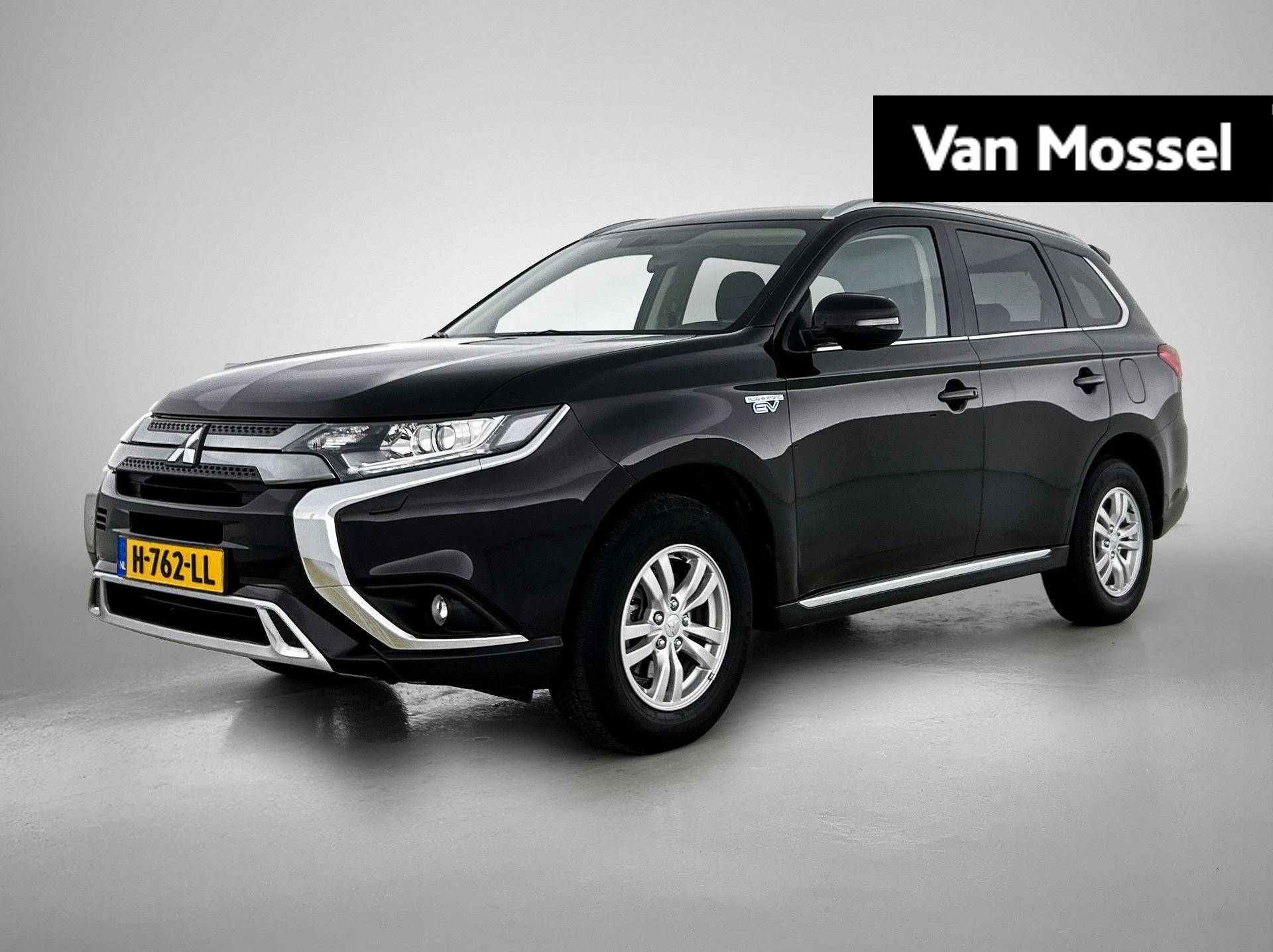 Mitsubishi Outlander met kenteken 45 – autofoto 2