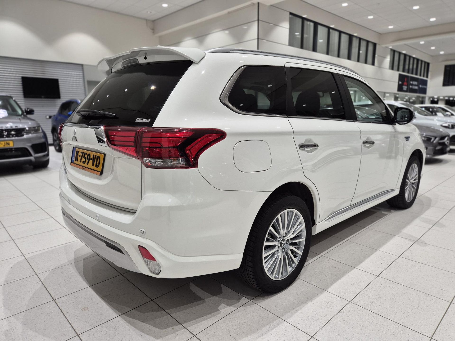 Mitsubishi Outlander met kenteken K-759-VD – achteraanzicht