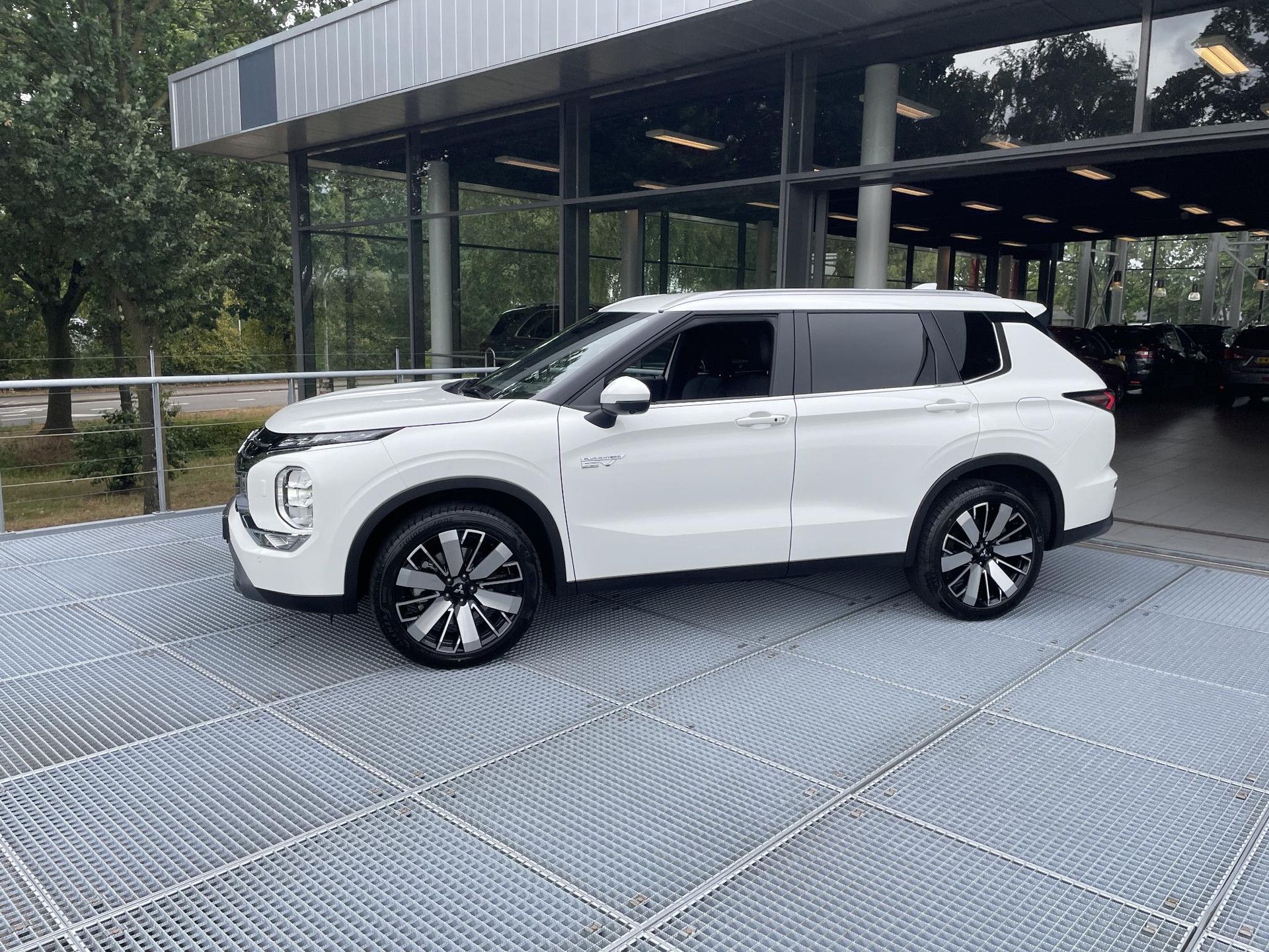 Mitsubishi Outlander met kenteken KNL-97-H – achteraanzicht