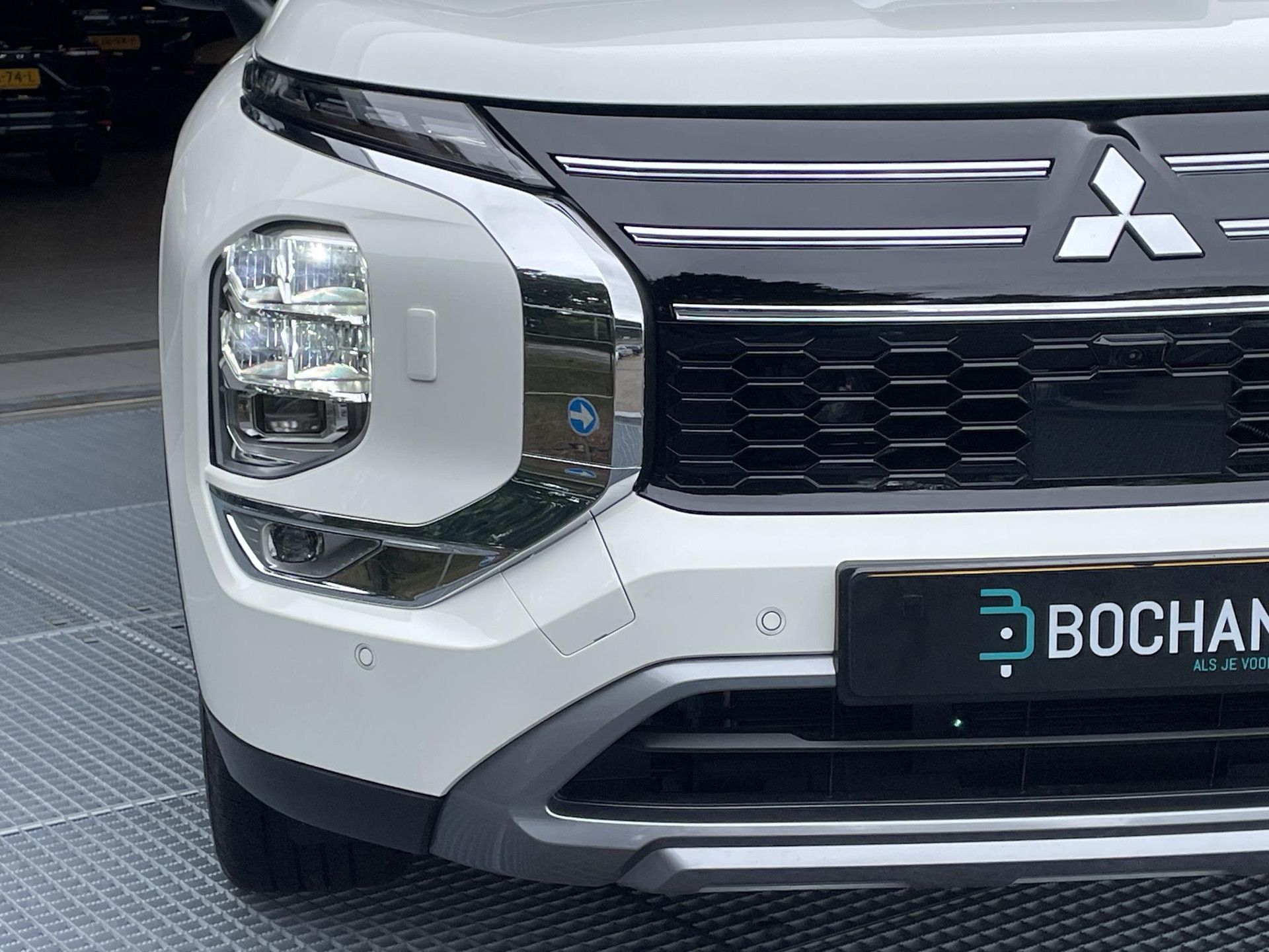 Mitsubishi Outlander met kenteken KNL-97-H – detailfoto