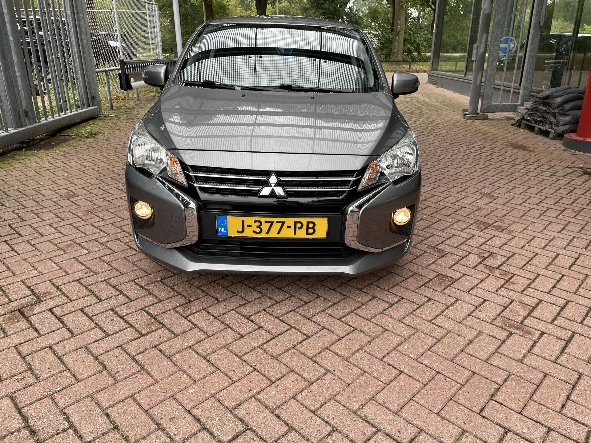 Mitsubishi SpaceStar met kenteken J-377-PB – interieur