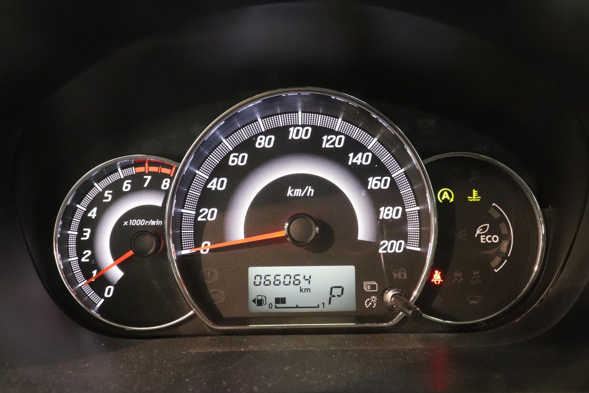 Mitsubishi SpaceStar met kenteken RH-666-Z – interieur