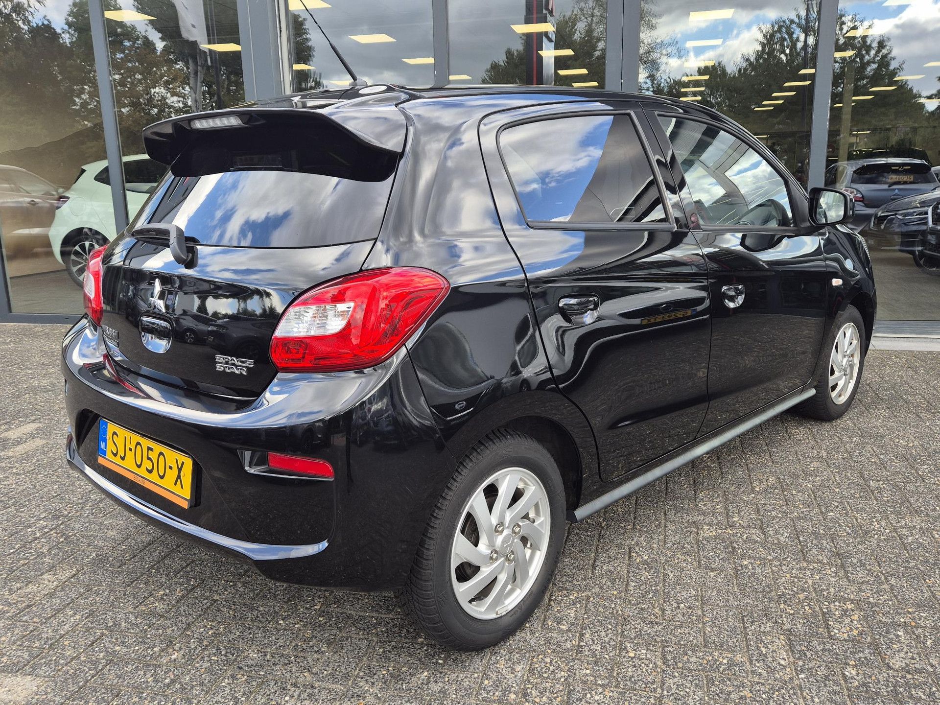 Mitsubishi SpaceStar met kenteken SJ-050-X – achteraanzicht