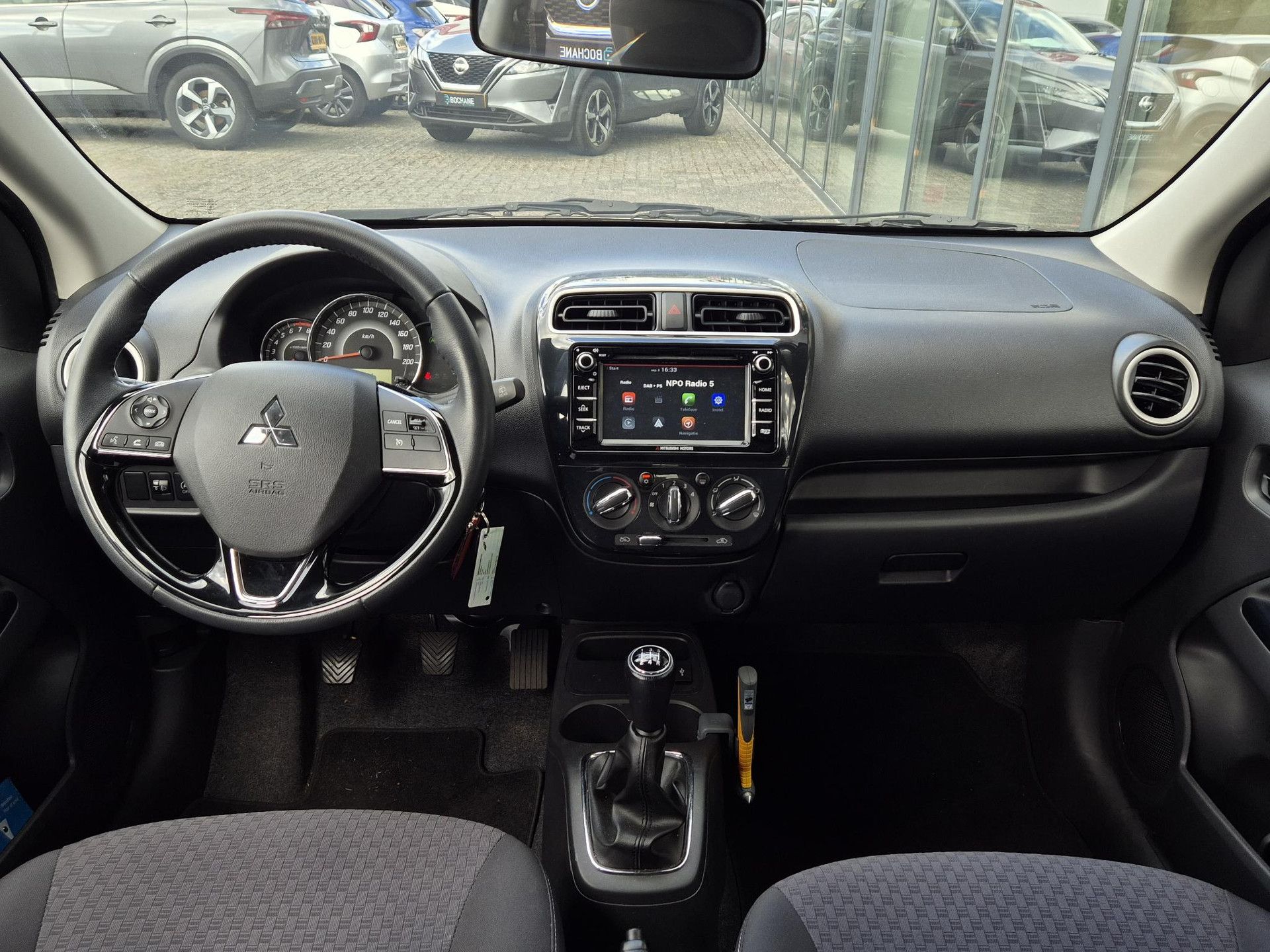 Mitsubishi SpaceStar met kenteken SJ-050-X – interieur