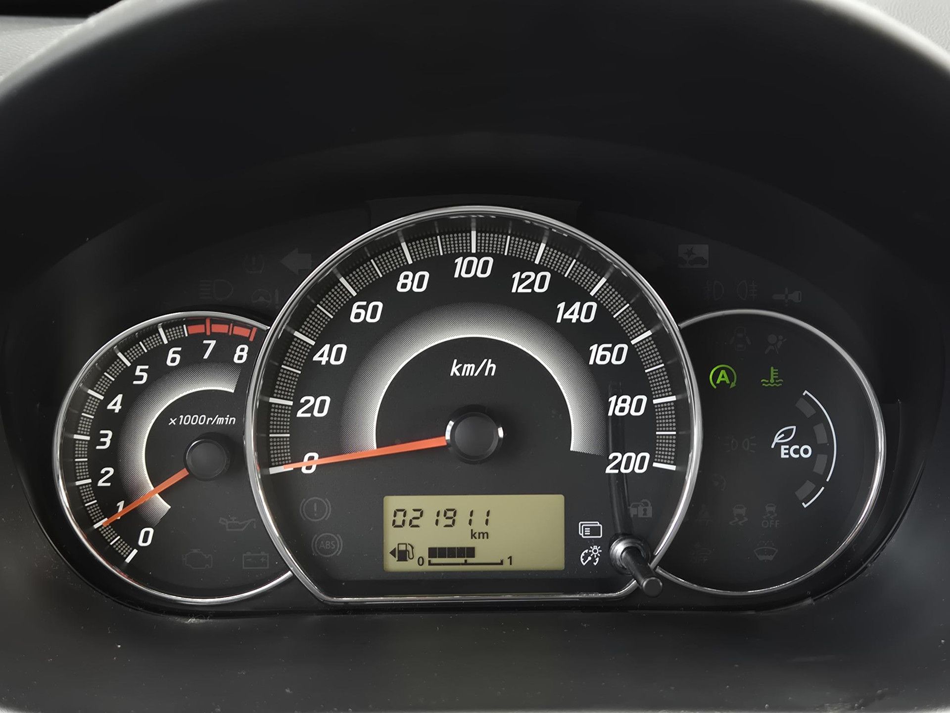 Mitsubishi SpaceStar met kenteken SJ-050-X – dashboard