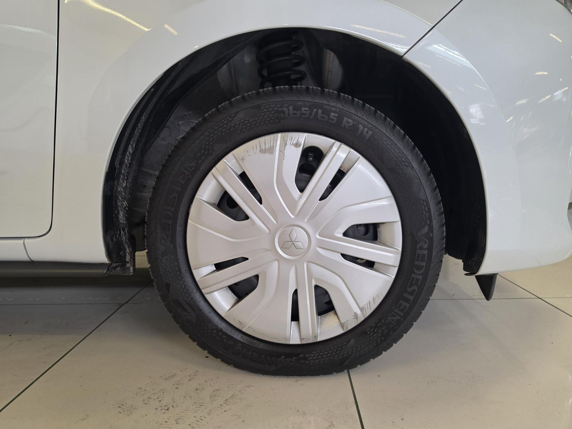 Mitsubishi SpaceStar met kenteken Z-812-KZ – interieur
