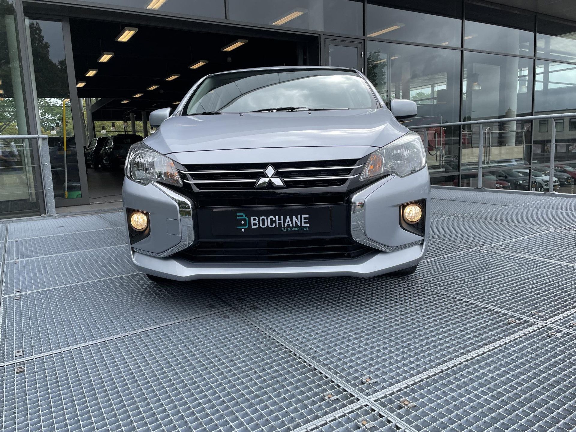 Mitsubishi SpaceStar met kenteken Z-818-KZ – interieur